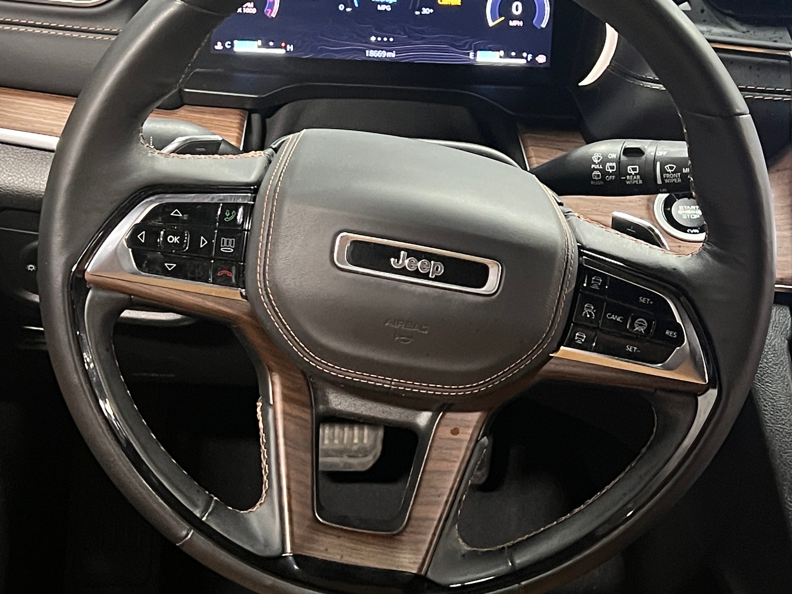 Thumbnail: 2022 Jeep Grand Cherokee L - 4
