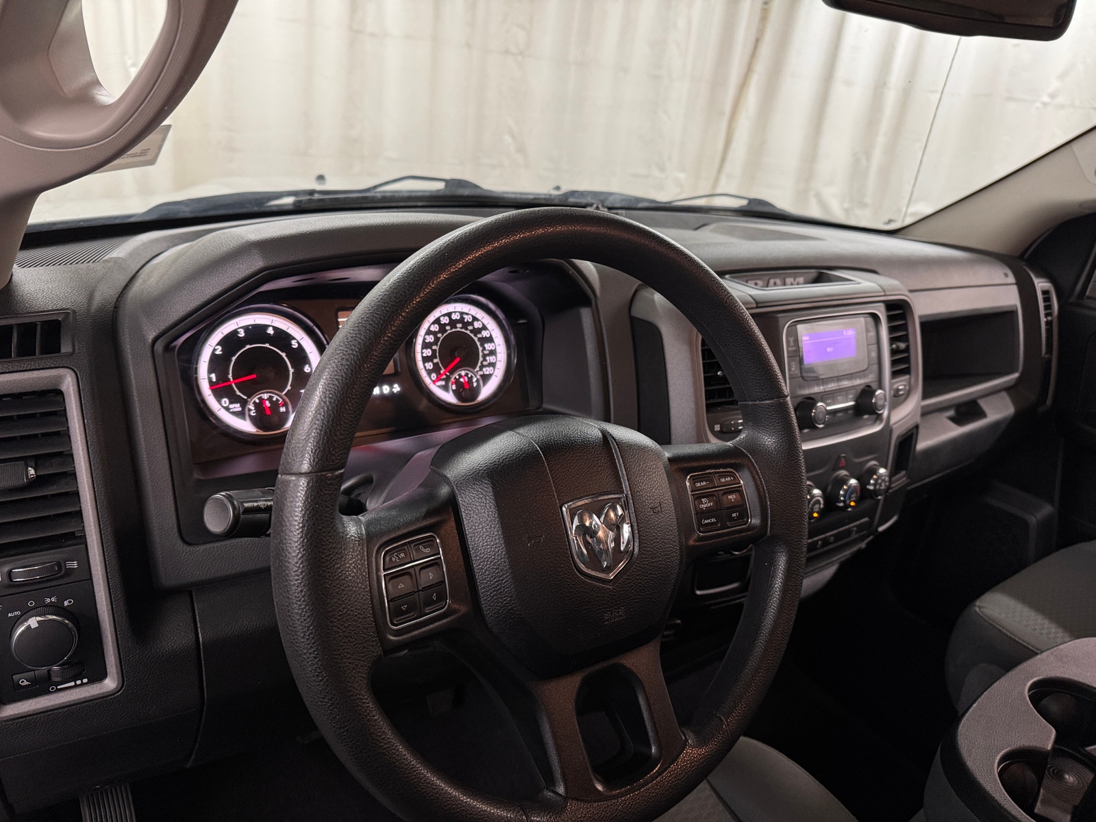 Thumbnail: 2019 RAM 1500 Classic - 3