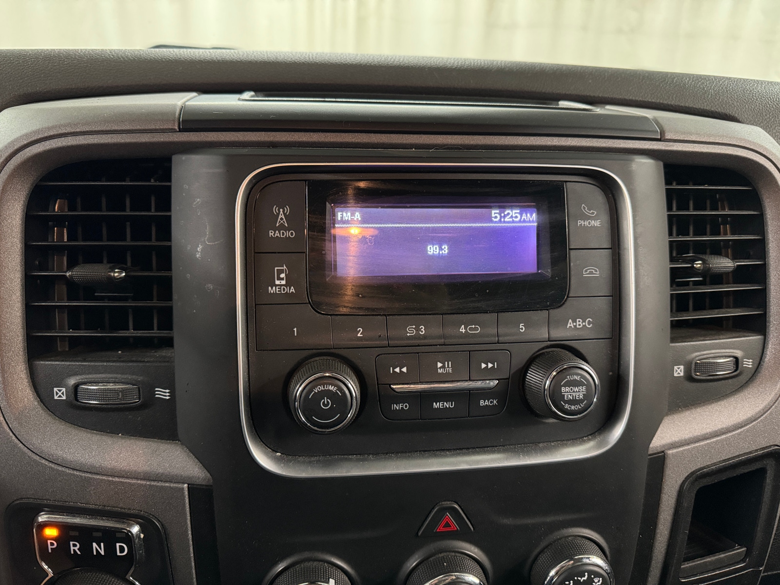 Thumbnail: 2019 RAM 1500 Classic - 4