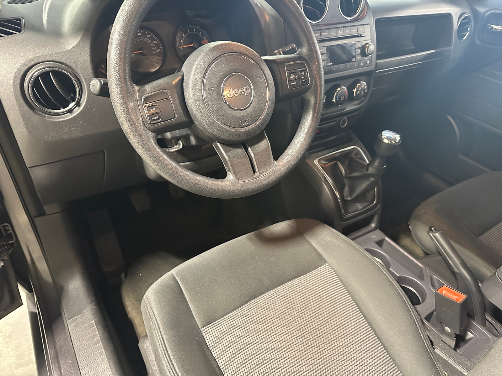Thumbnail: 2016 Jeep Patriot - 3
