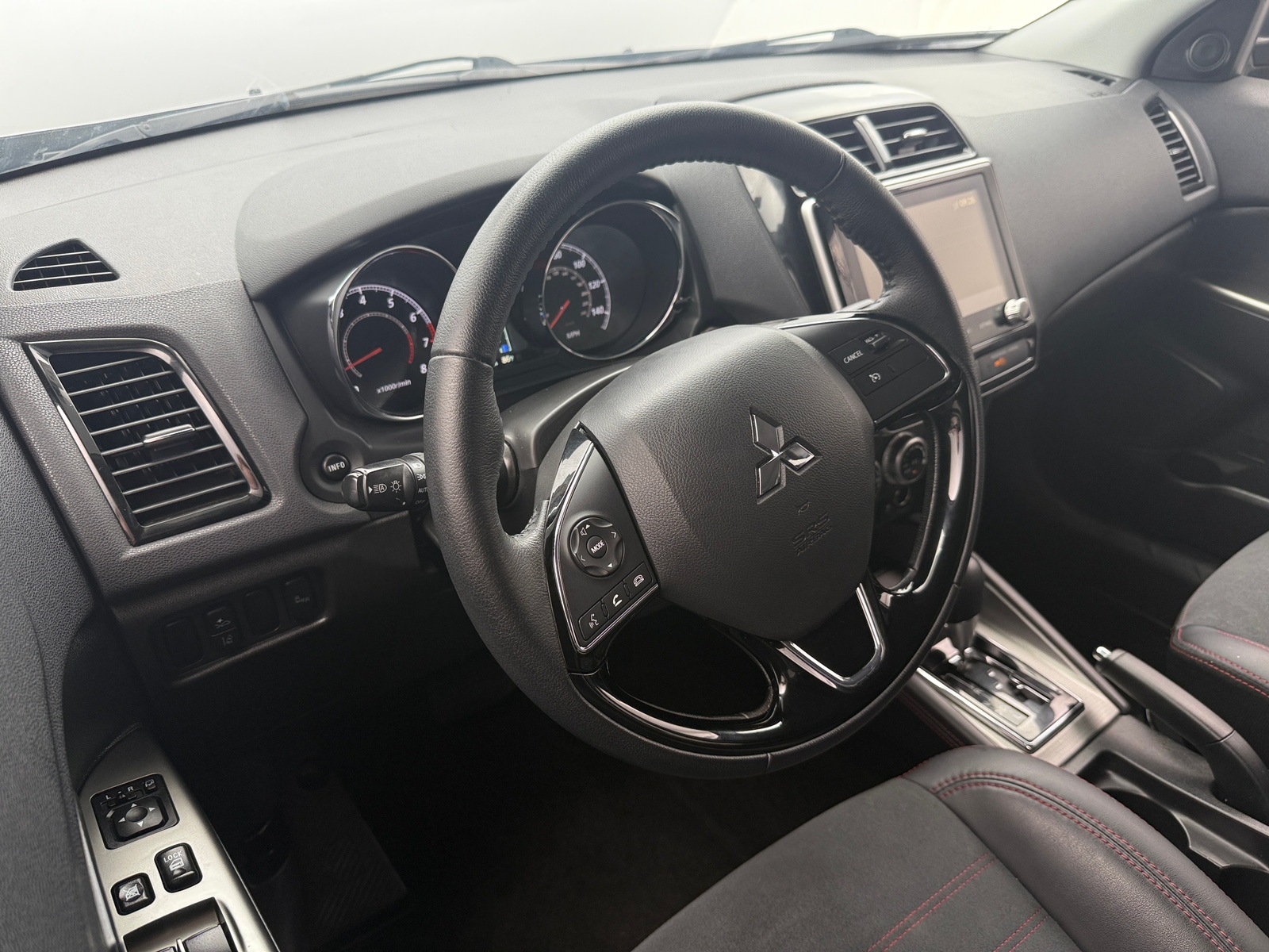 Thumbnail: 2023 Mitsubishi Outlander Sport - 2