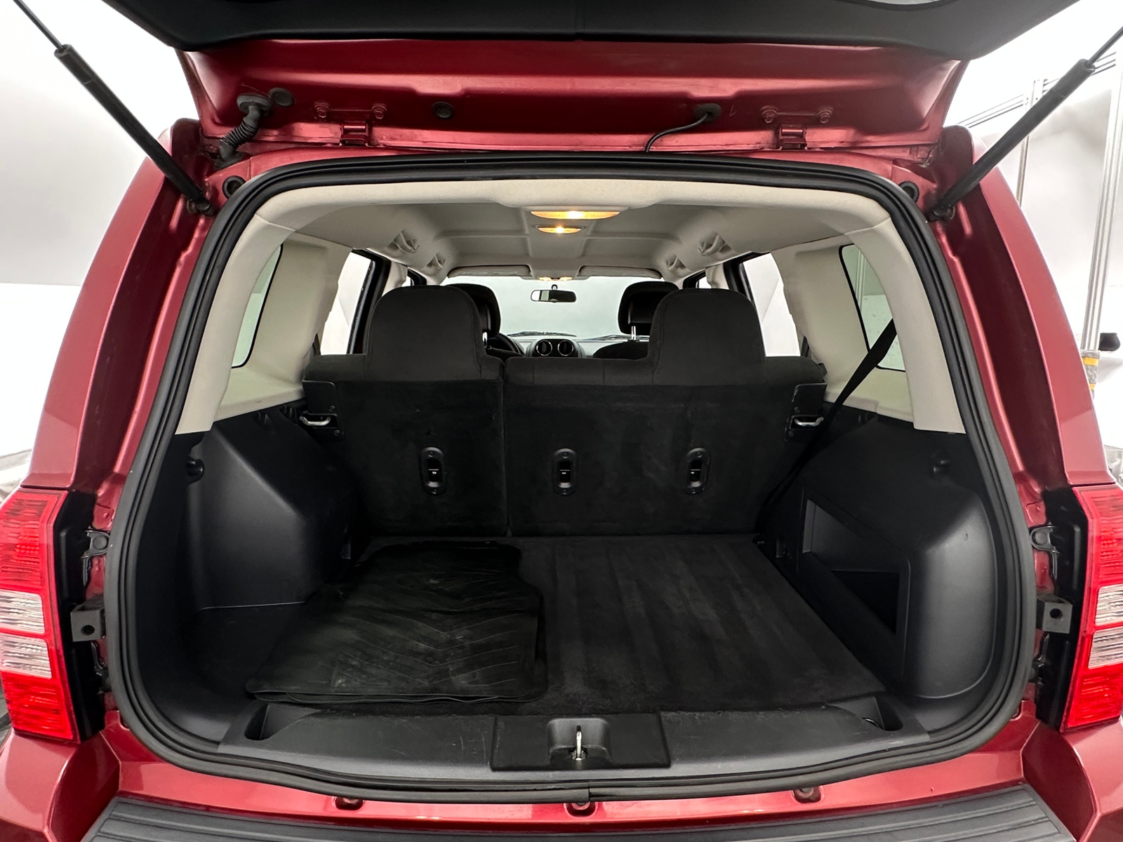 Thumbnail: 2015 Jeep Patriot - 7