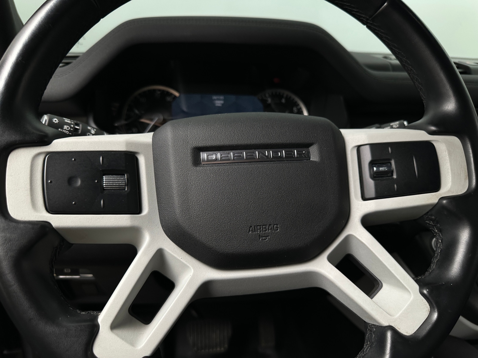 Thumbnail: 2023 Land Rover Defender - 4