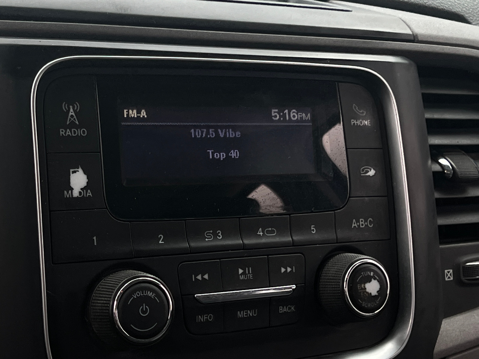 Thumbnail: 2019 RAM 1500 Classic - 4
