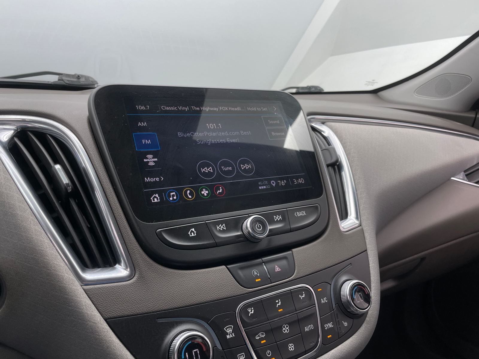 Thumbnail: 2021 Chevrolet Malibu - 4