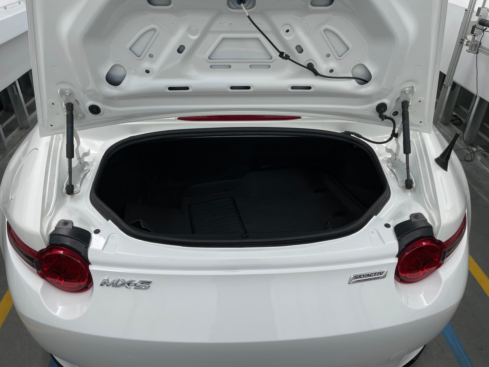 Thumbnail: 2016 Mazda MX-5 Miata - 6