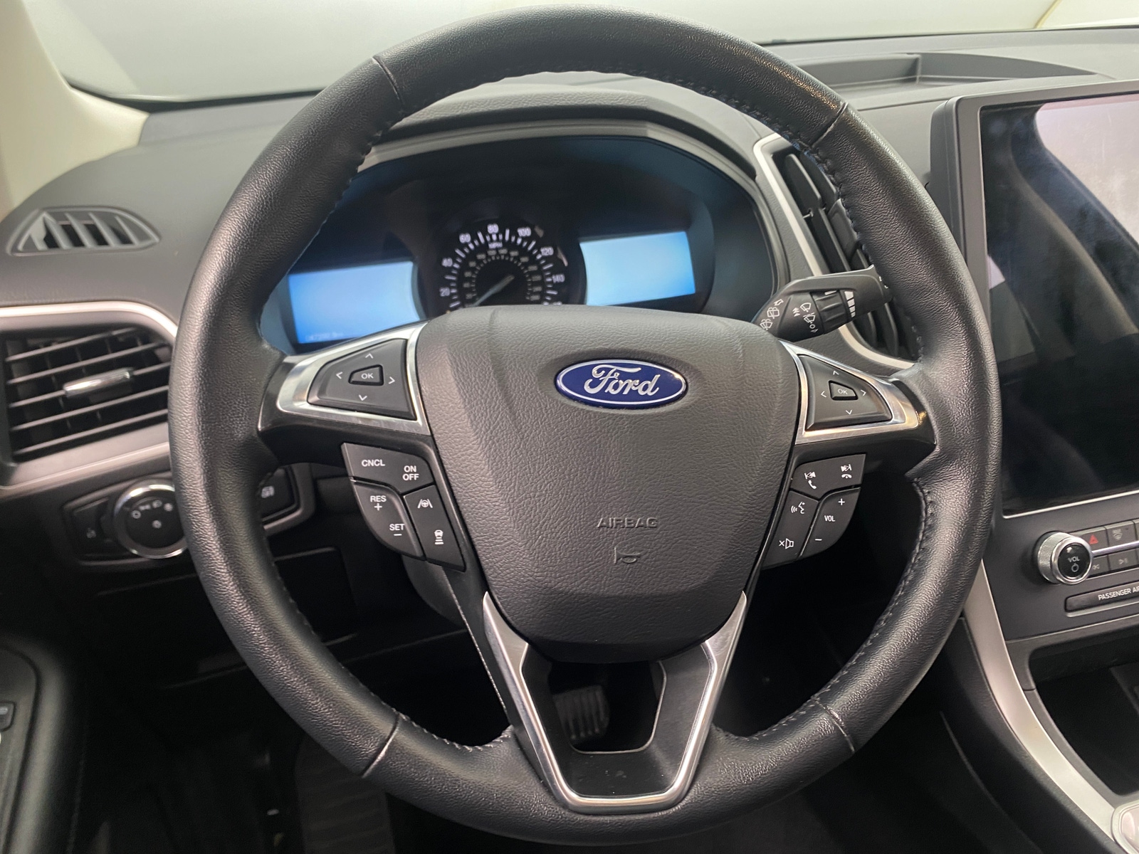 Thumbnail: 2023 Ford Edge - 4