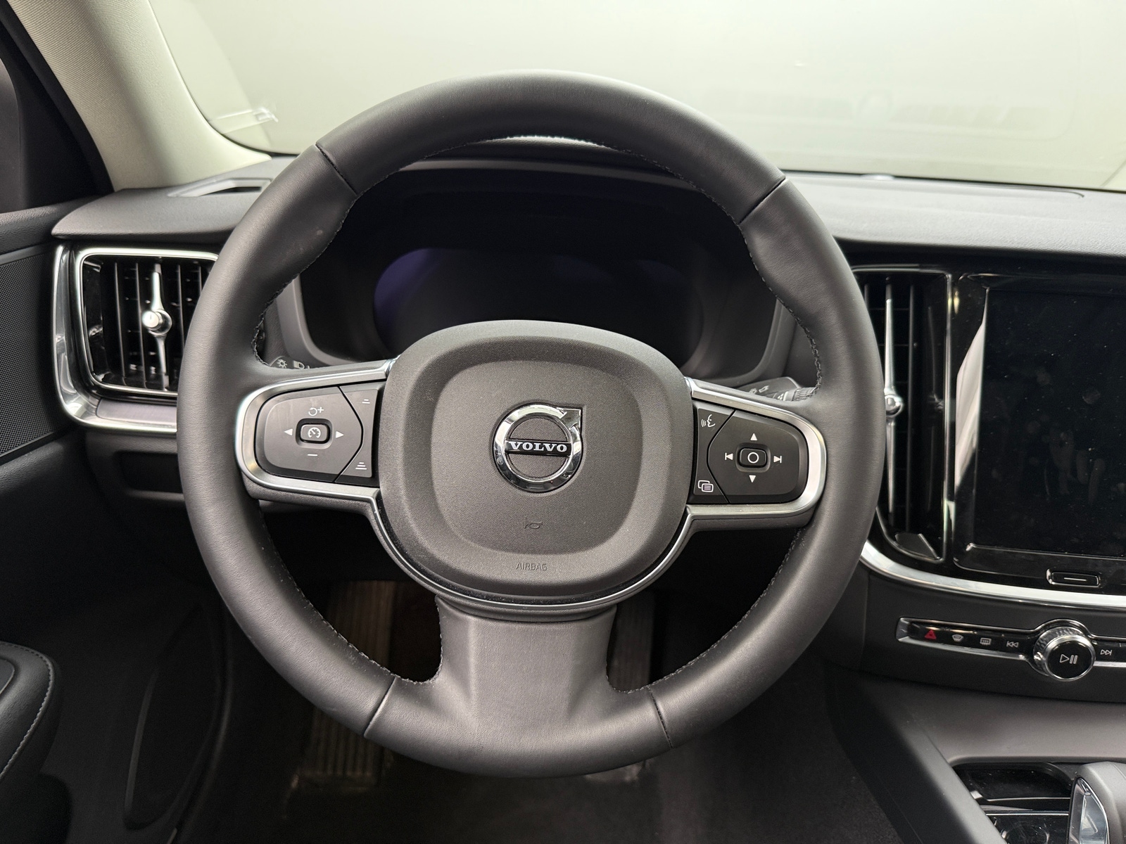 Thumbnail: 2025 Volvo S60 - 4