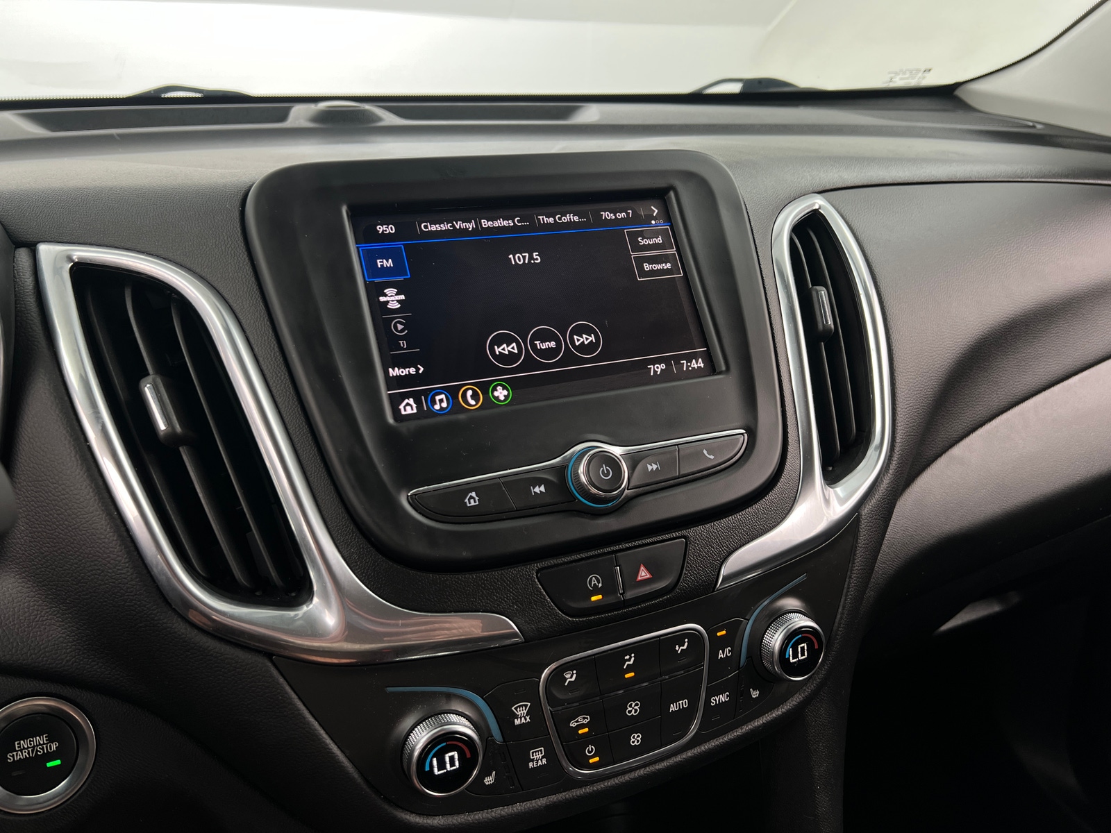 Thumbnail: 2022 Chevrolet Equinox - 4
