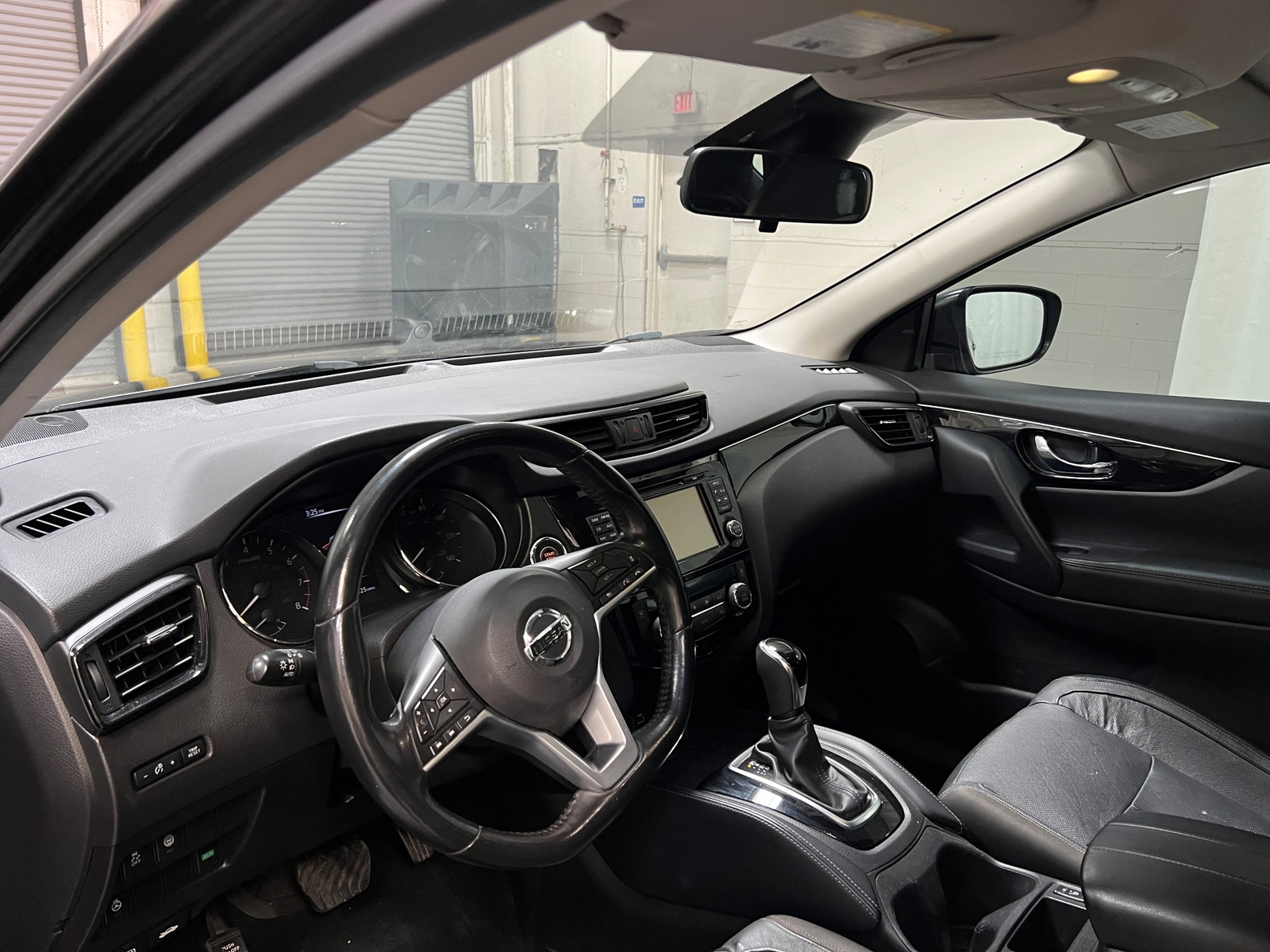 Thumbnail: 2017 Nissan Rogue Sport - 2