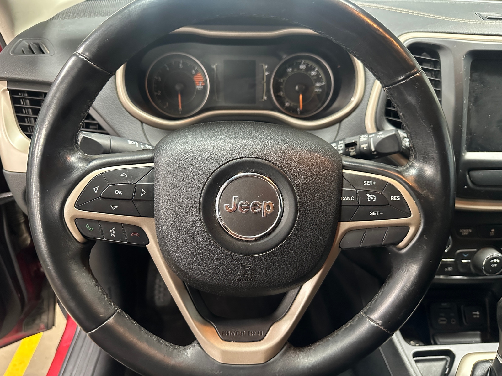 Thumbnail: 2016 Jeep Cherokee - 5