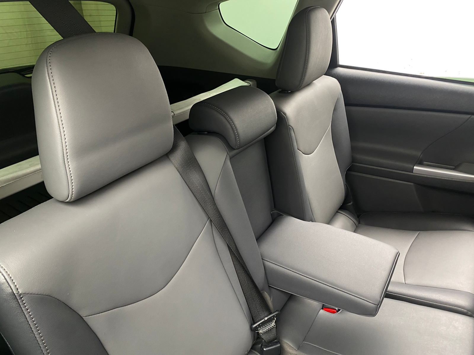 Thumbnail: 2012 Toyota Prius v - 5