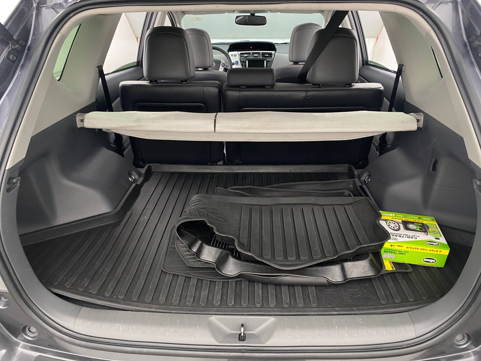 Thumbnail: 2012 Toyota Prius v - 6