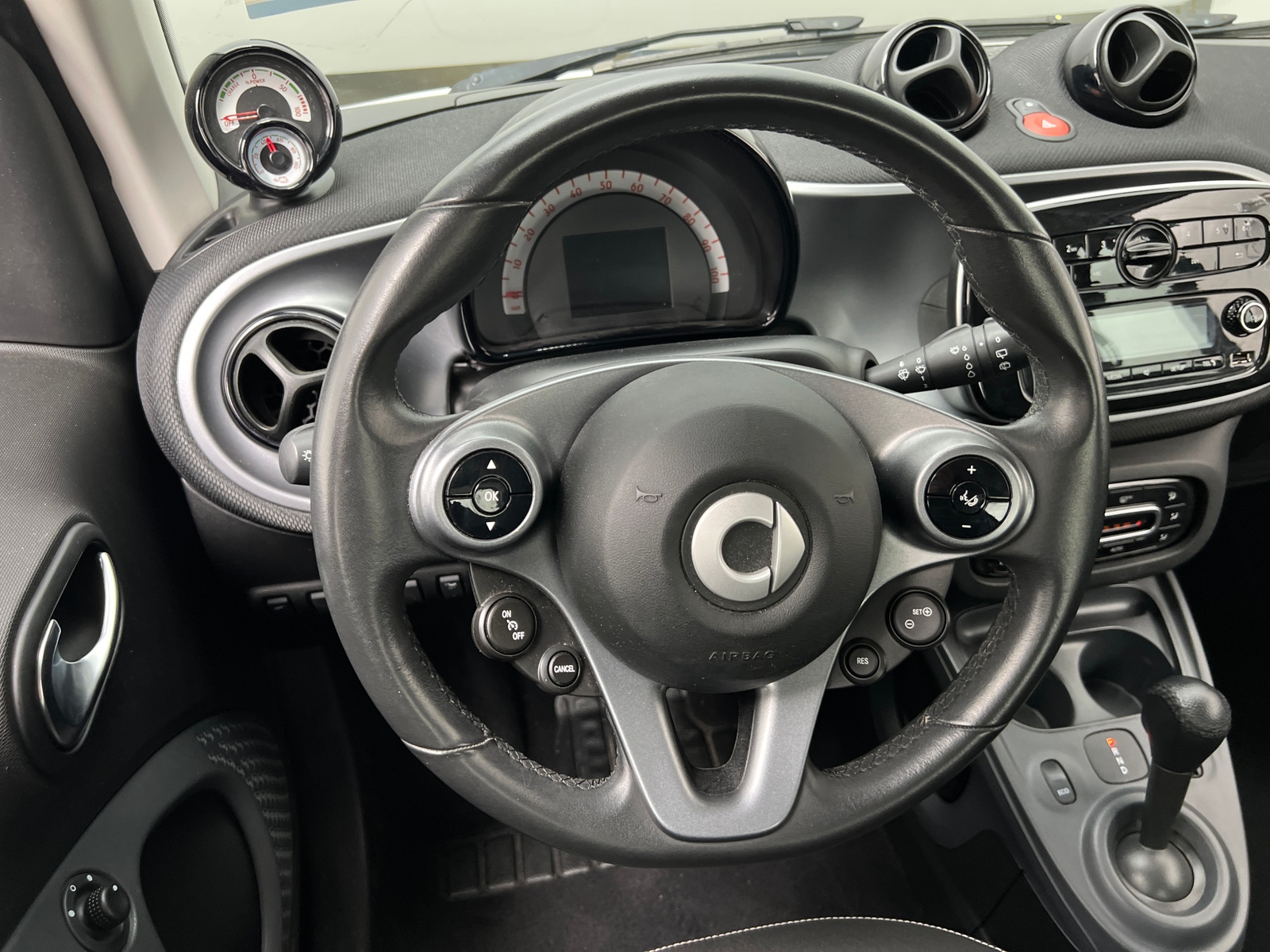 Thumbnail: 2017 smart fortwo - 5