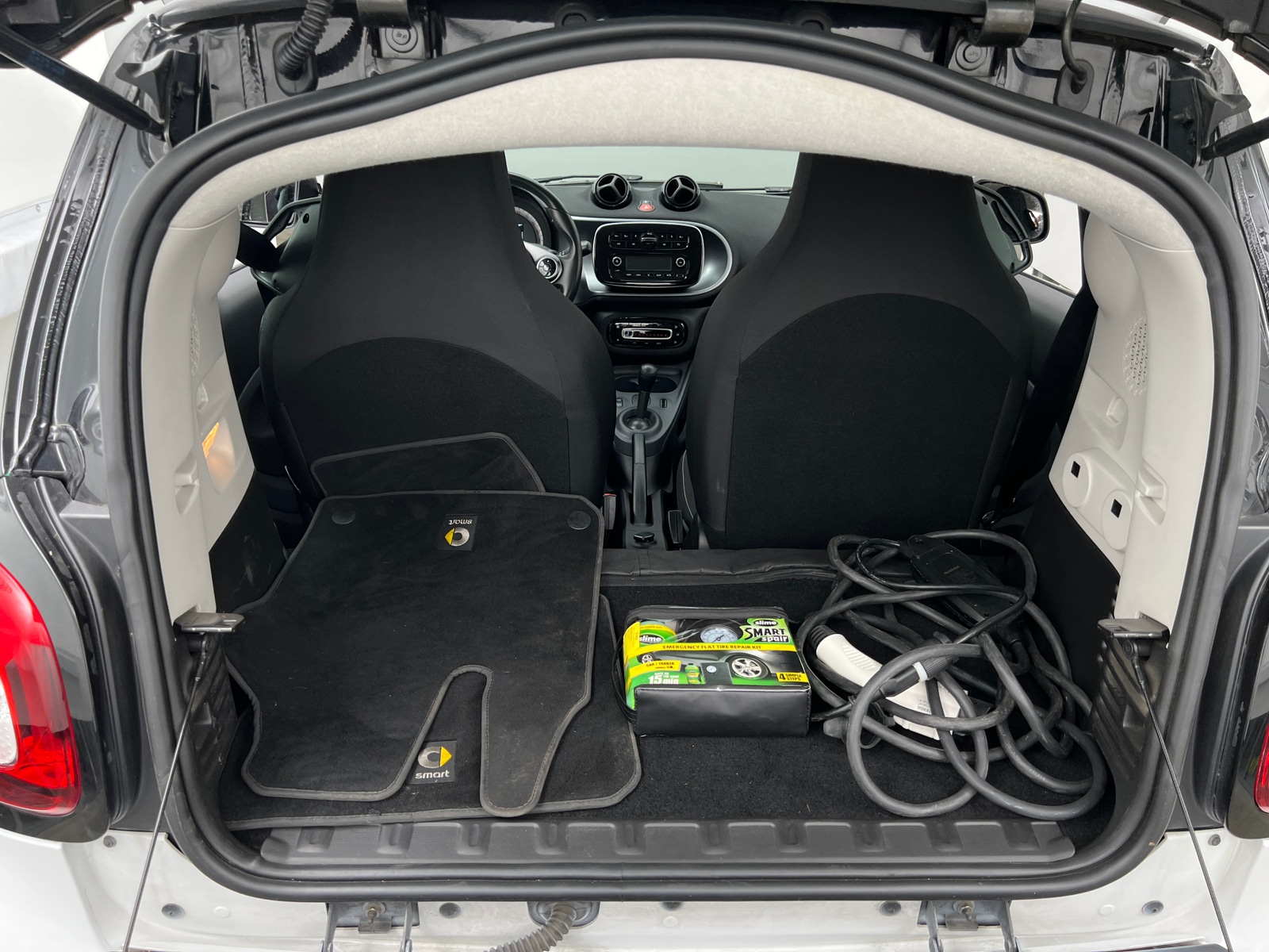 Thumbnail: 2017 smart fortwo - 6