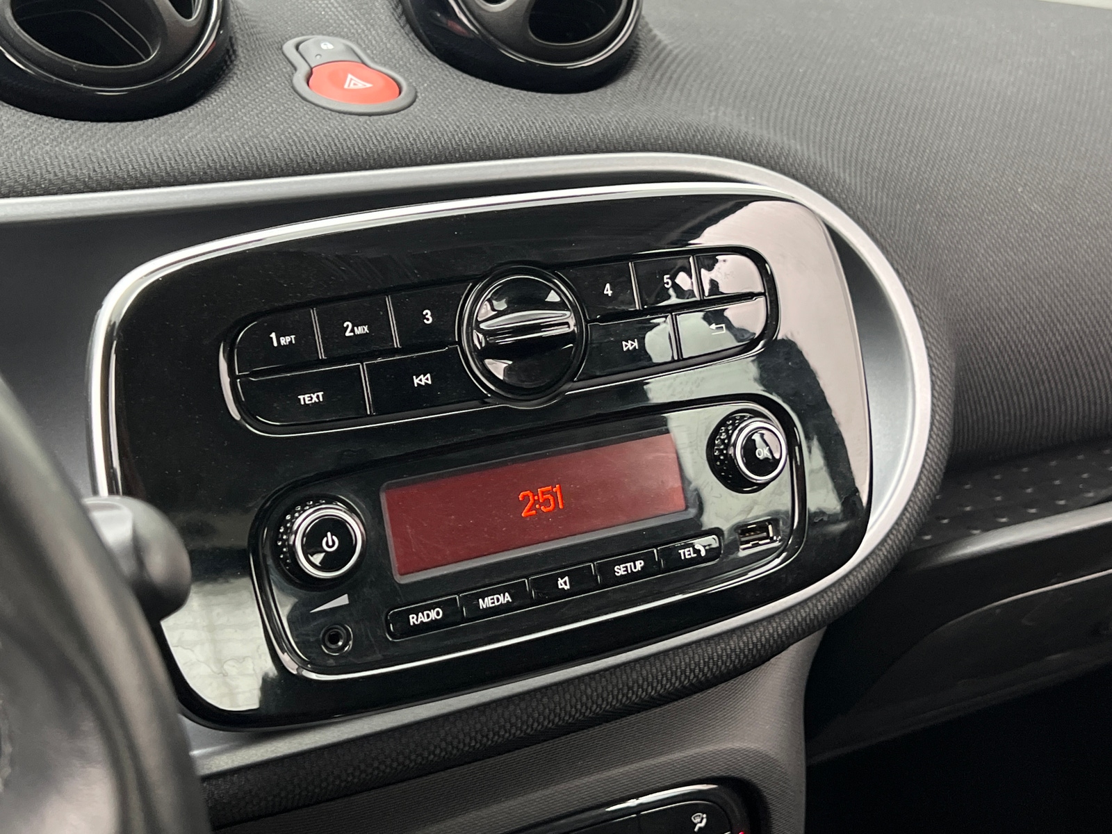 Thumbnail: 2017 smart fortwo - 4