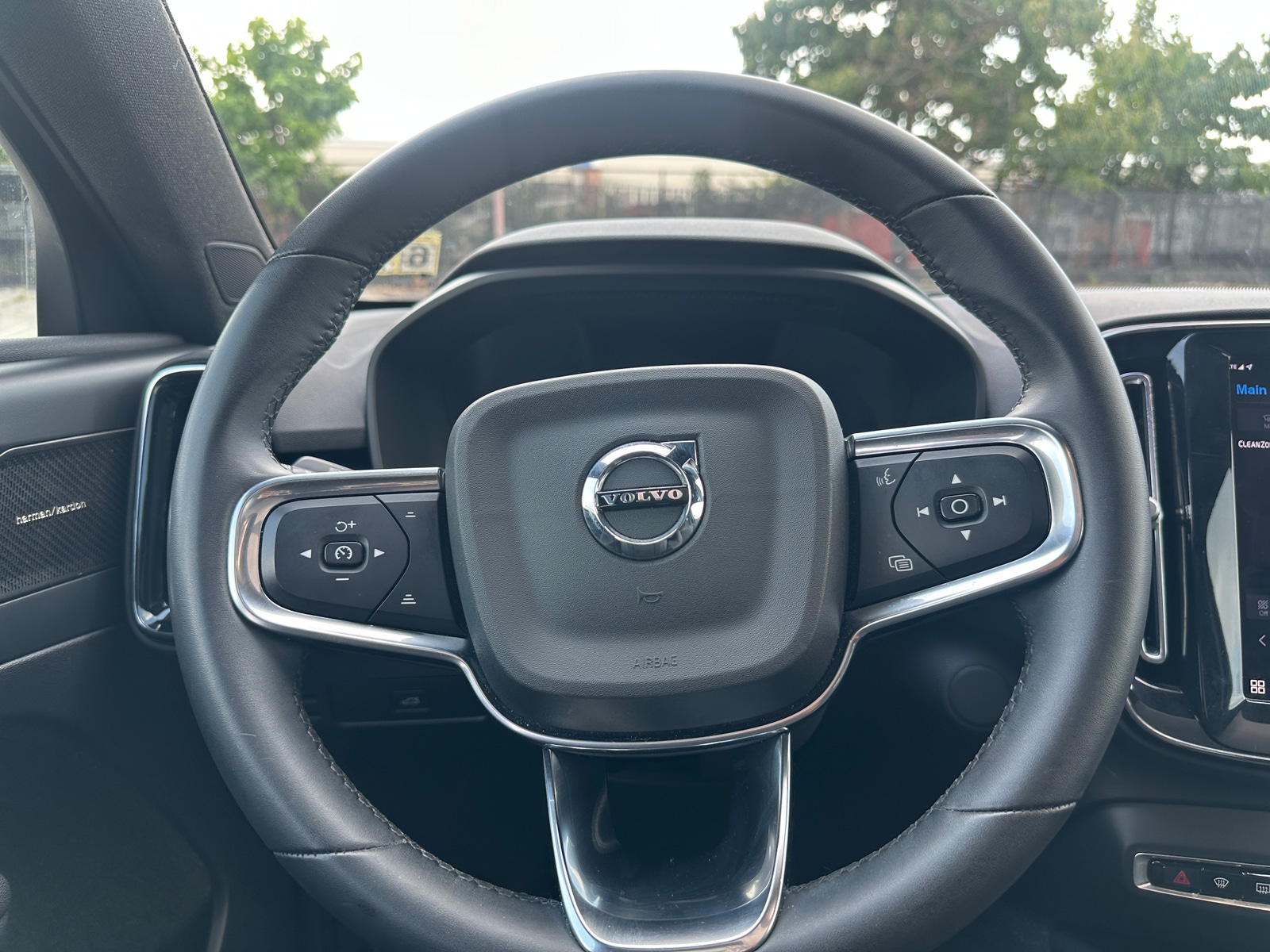 Thumbnail: 2023 Volvo C40 - 5