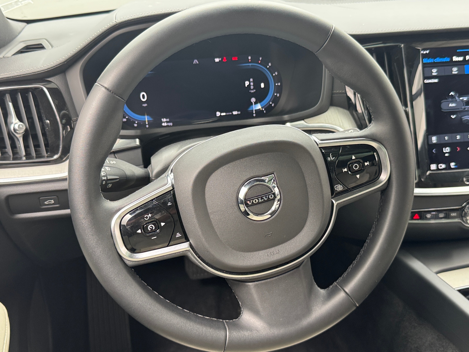 Thumbnail: 2024 Volvo V60 - 4