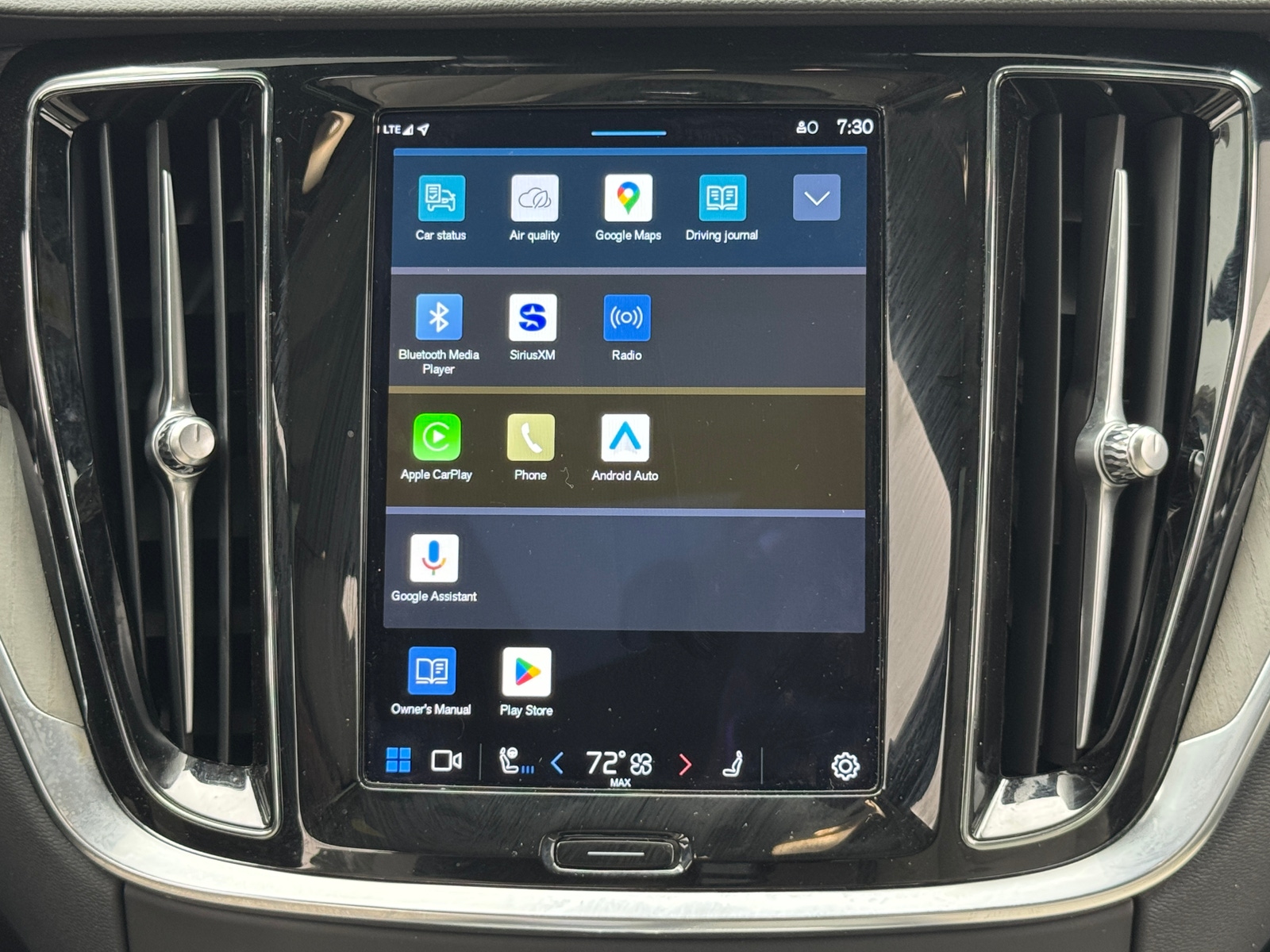 Thumbnail: 2024 Volvo V60 - 3