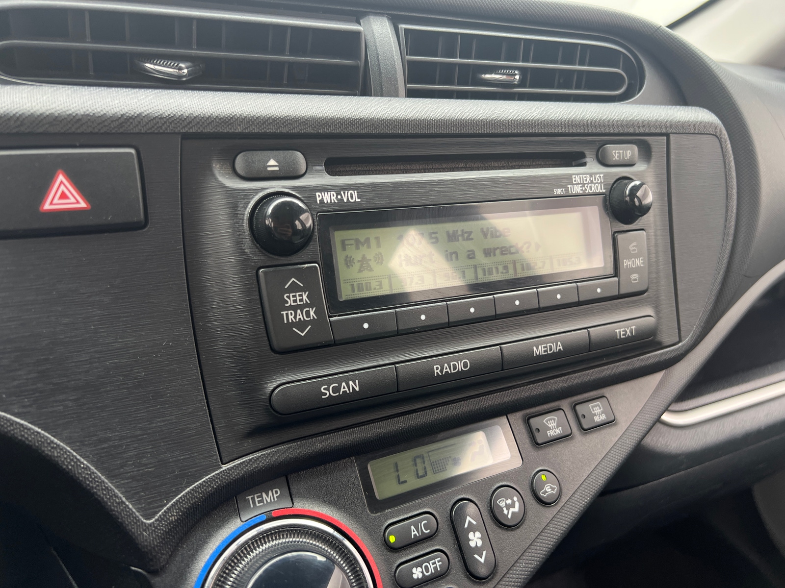 Thumbnail: 2014 Toyota Prius c - 4
