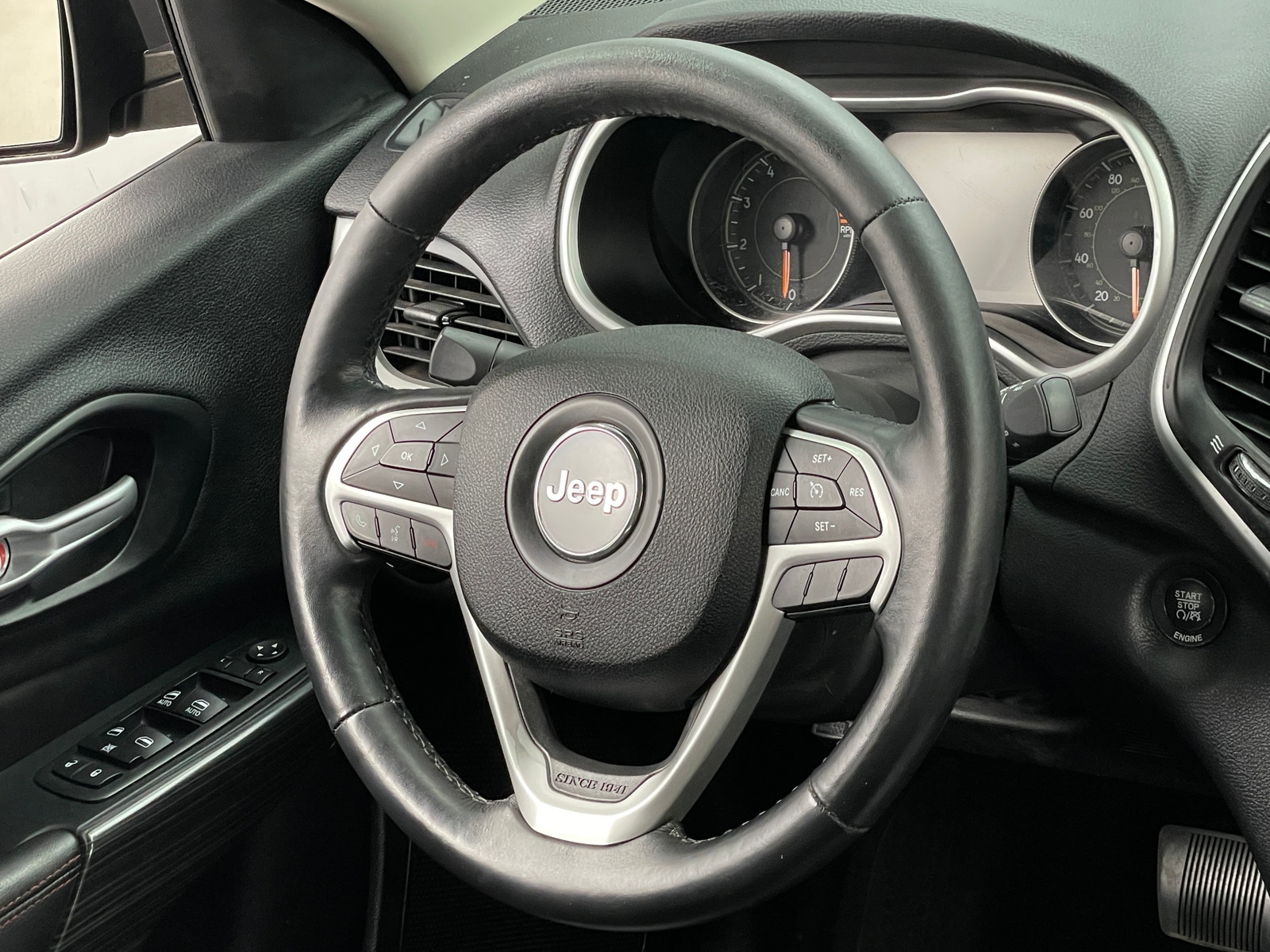 Thumbnail: 2016 Jeep Cherokee - 4