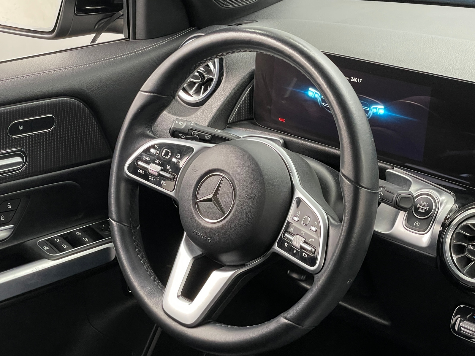 Thumbnail: 2023 Mercedes-Benz GLB - 4