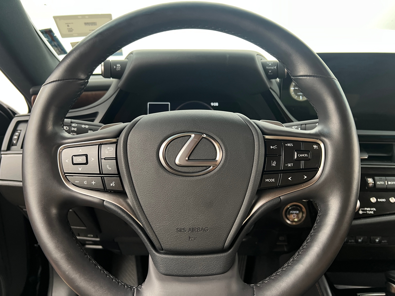 Thumbnail: 2023 Lexus ES - 4