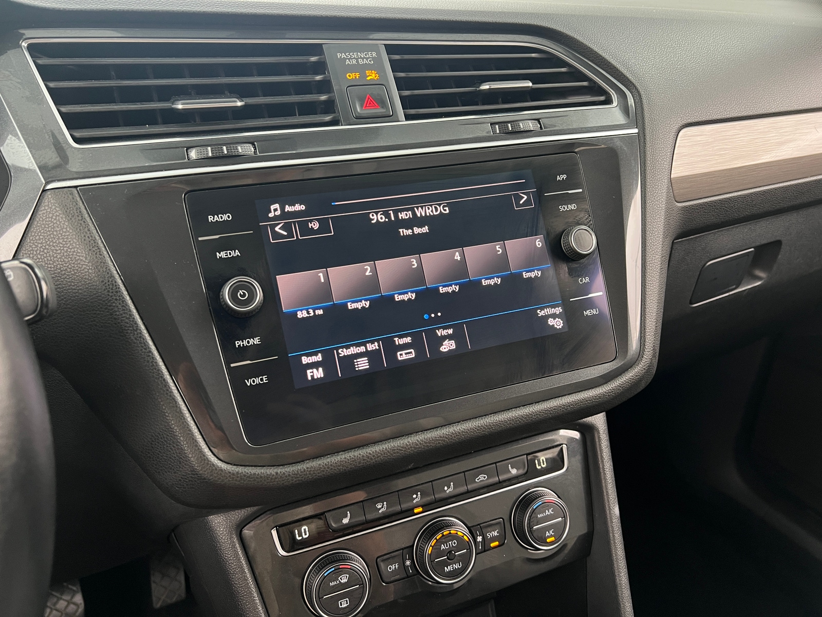 Thumbnail: 2019 Volkswagen Tiguan - 3