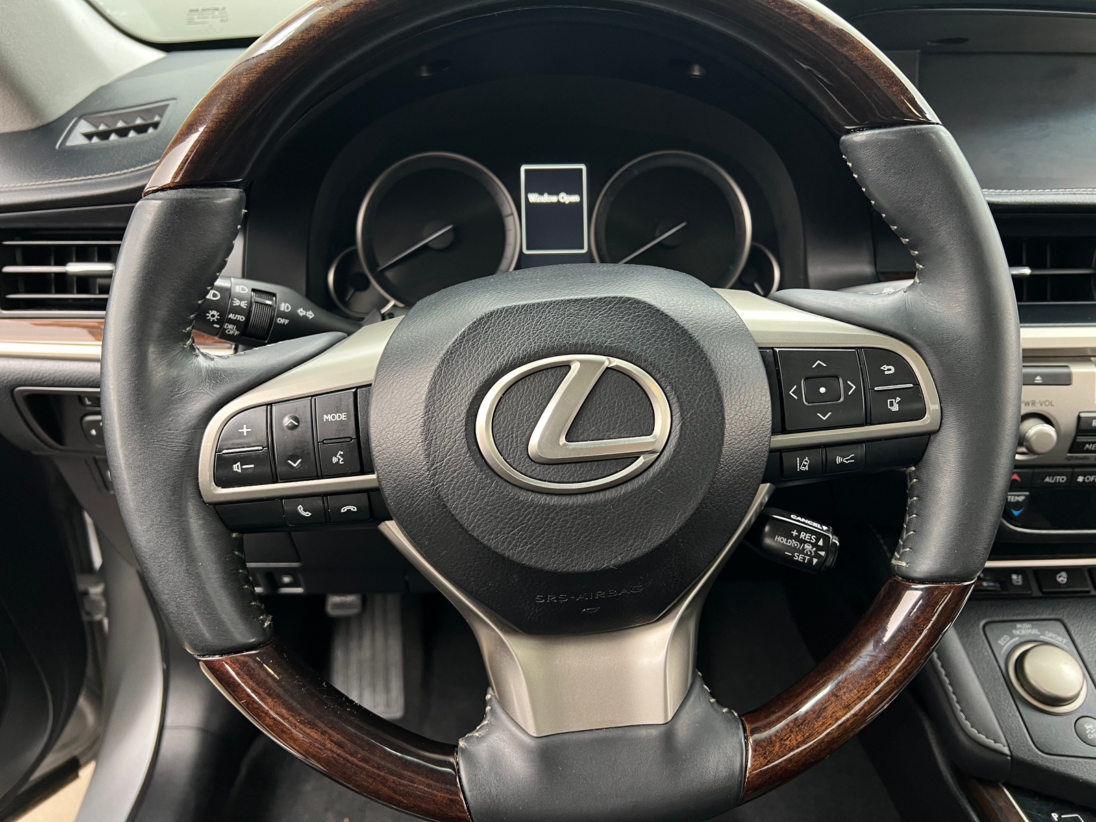 Thumbnail: 2016 Lexus ES - 4