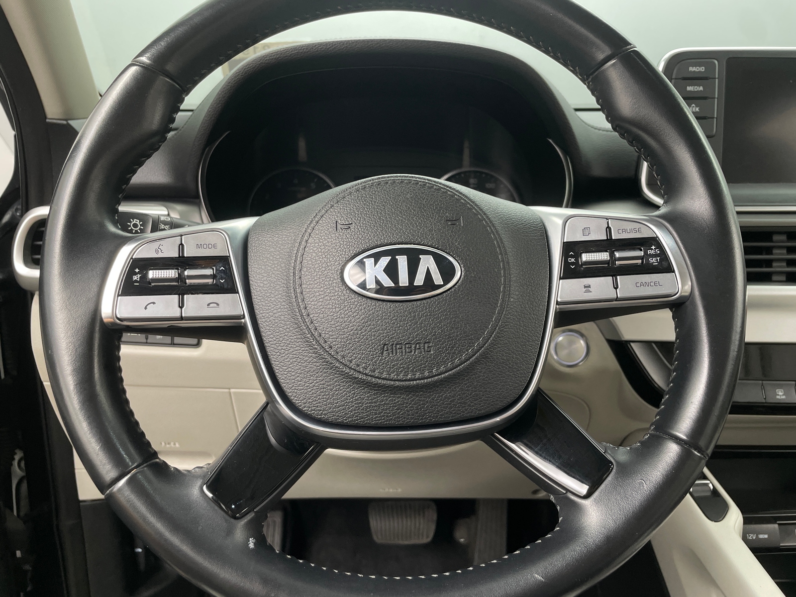 Thumbnail: 2020 Kia Telluride - 4