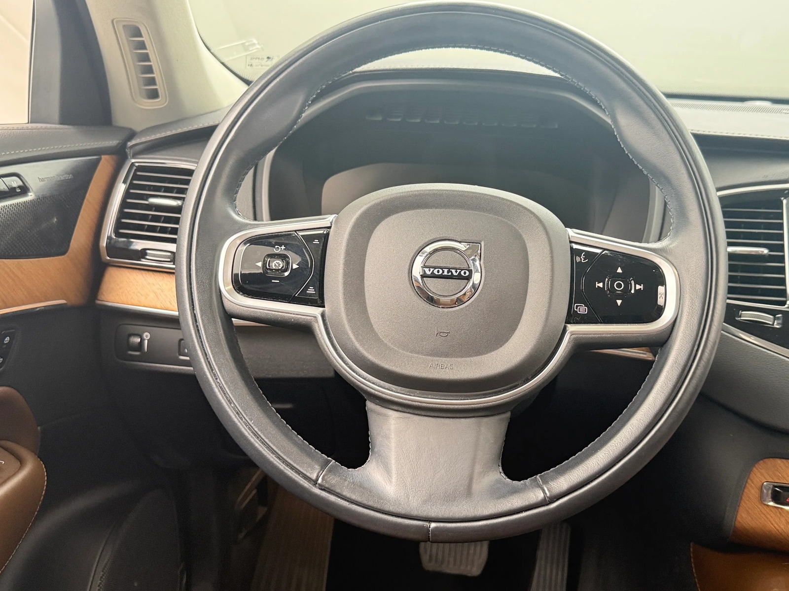 Thumbnail: 2020 Volvo XC90 - 4