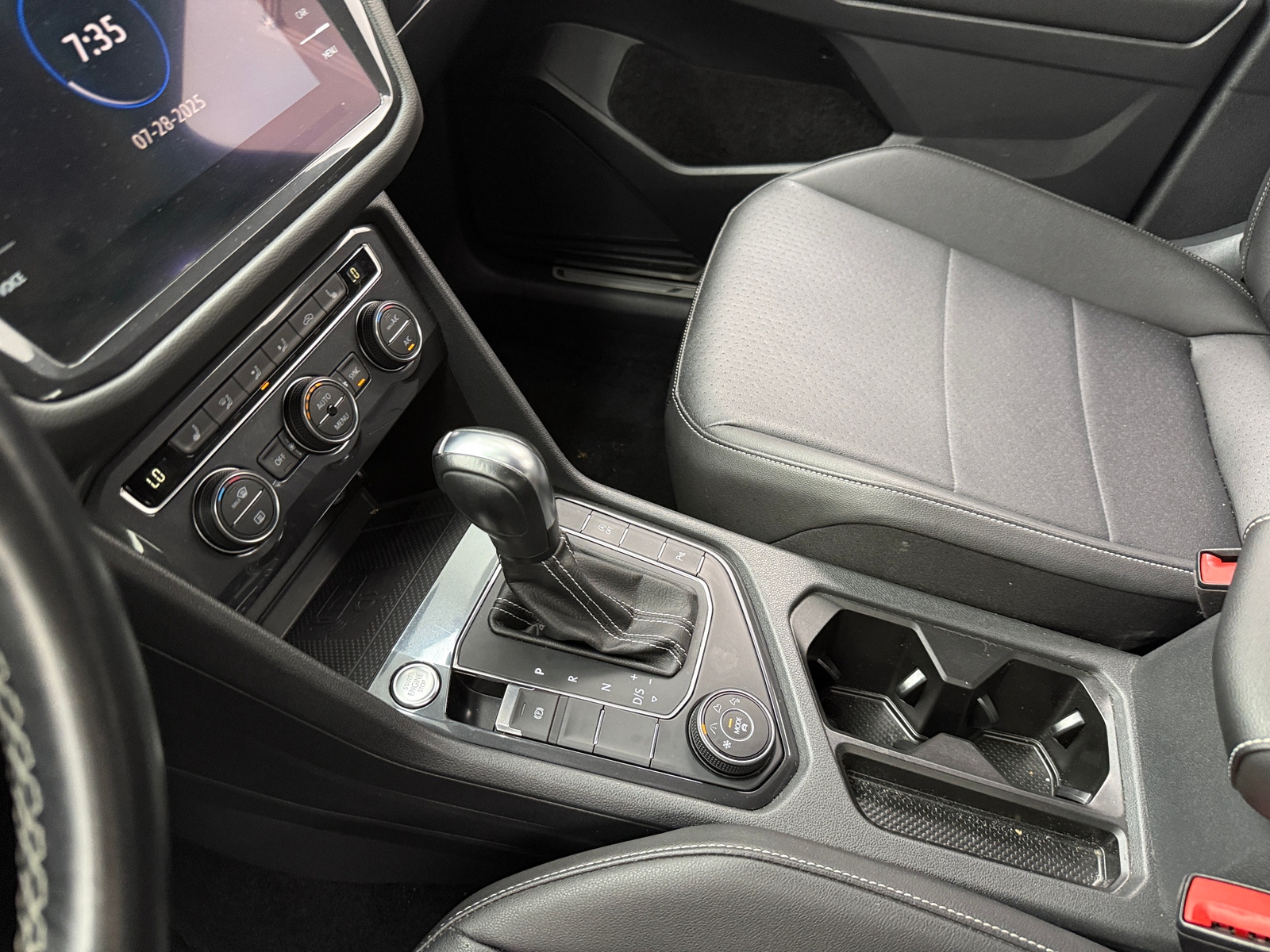 Thumbnail: 2021 Volkswagen Tiguan - 6
