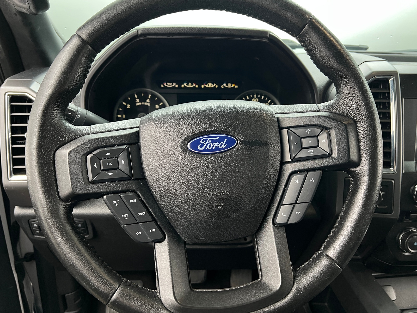 Thumbnail: 2016 Ford Econoline - 5