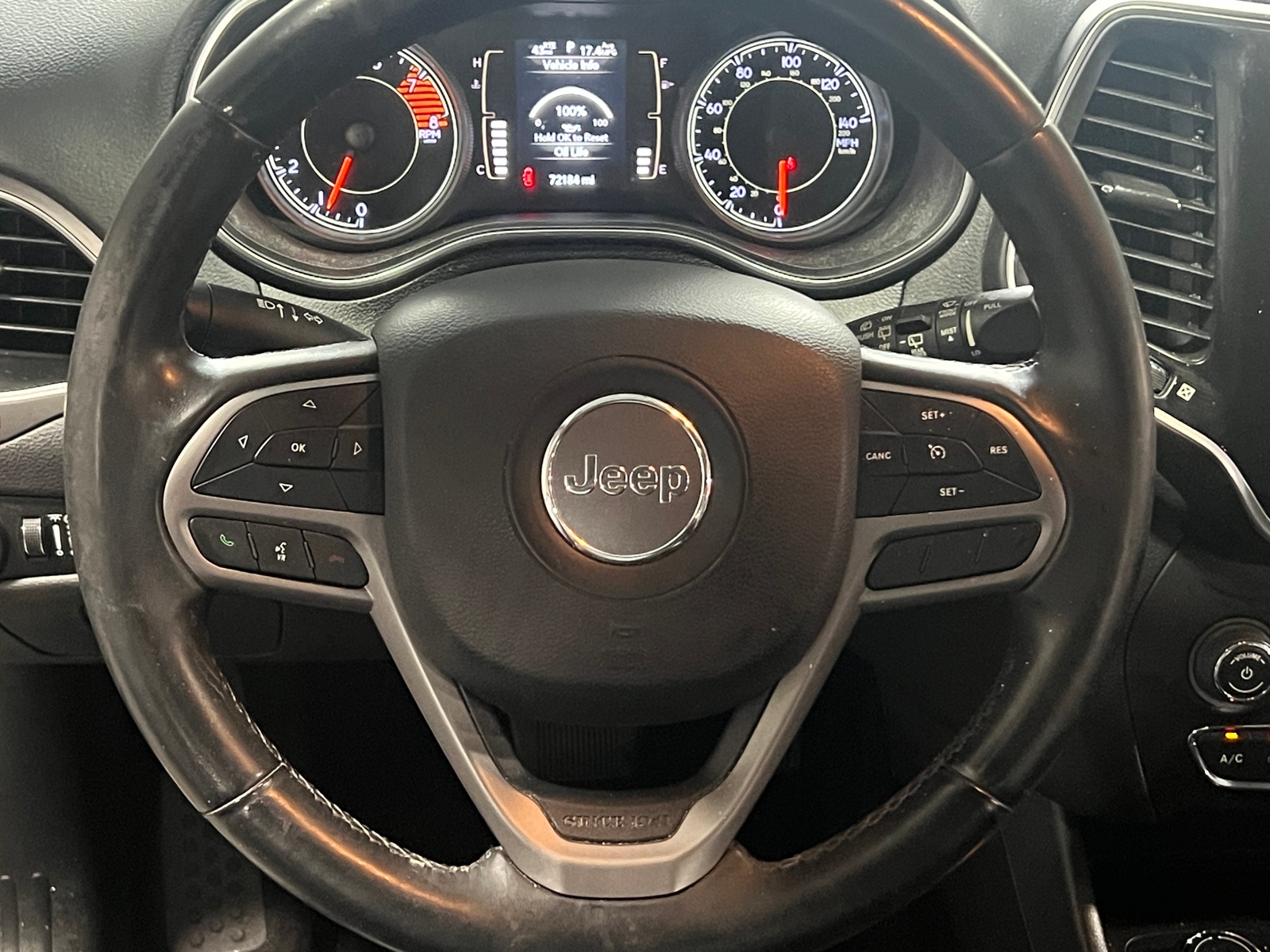 Thumbnail: 2019 Jeep Cherokee - 5