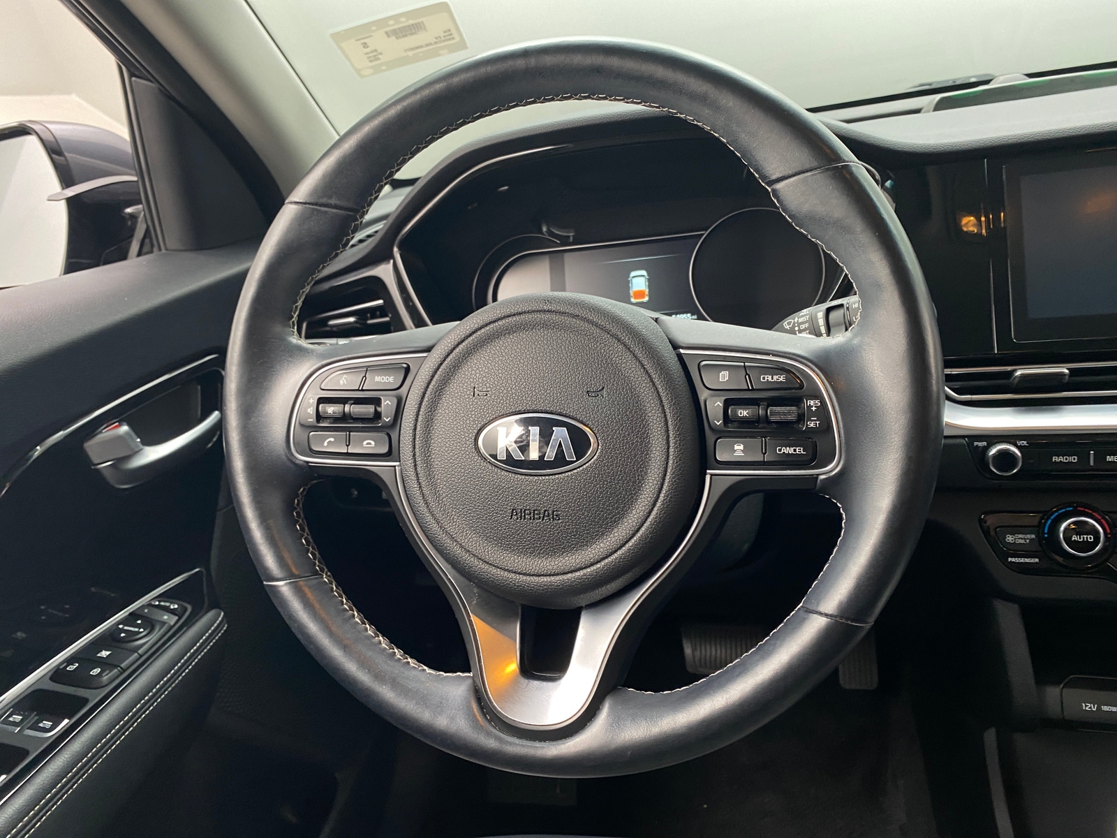 Thumbnail: 2020 Kia Niro - 5