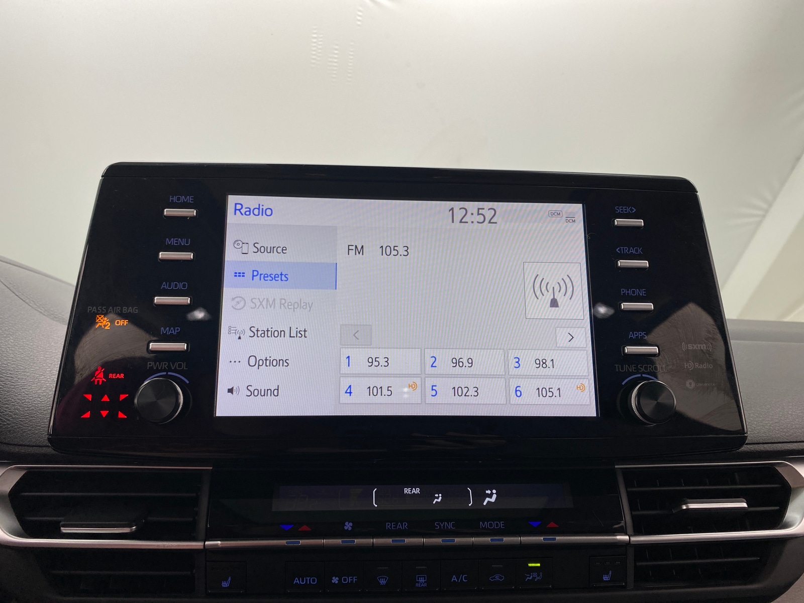 Thumbnail: 2021 Toyota Sienna - 3