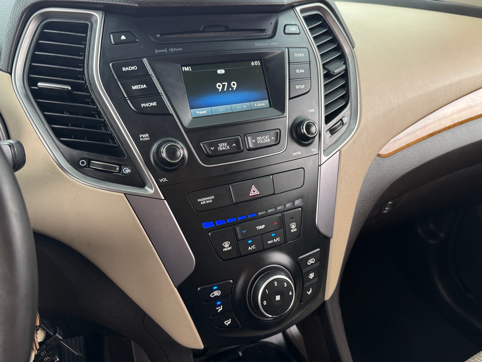 Thumbnail: 2014 Hyundai Santa Fe - 4