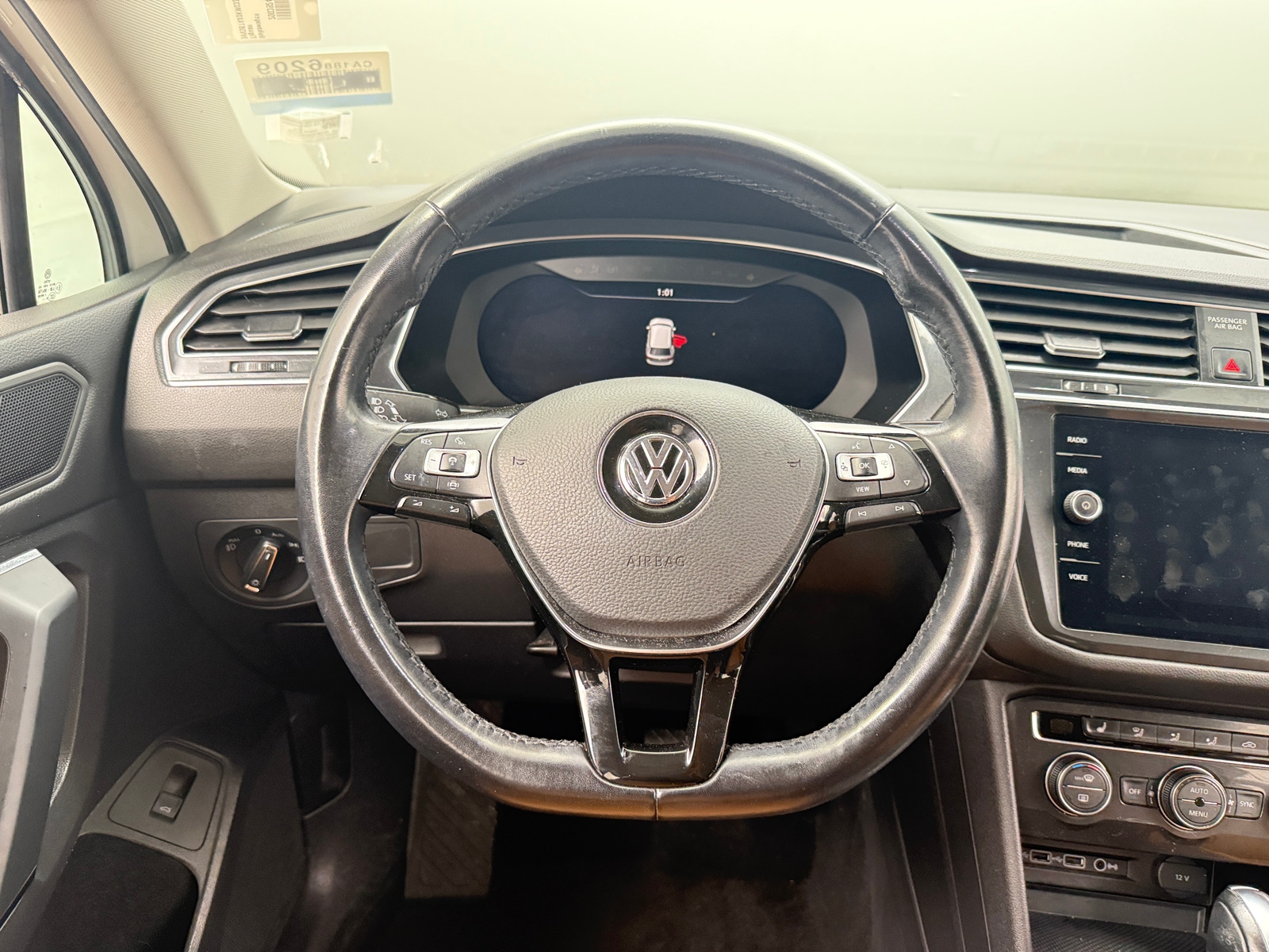Thumbnail: 2019 Volkswagen Tiguan - 4