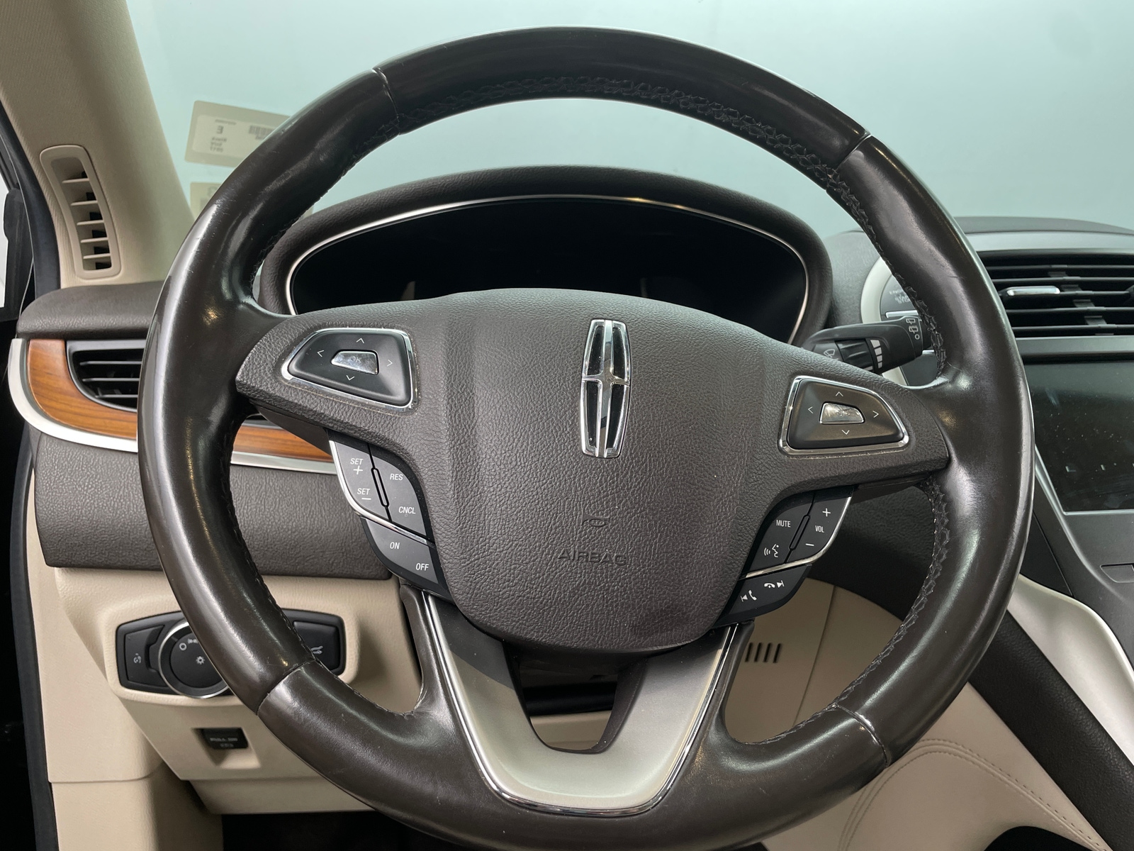 Thumbnail: 2017 Lincoln MKC - 4