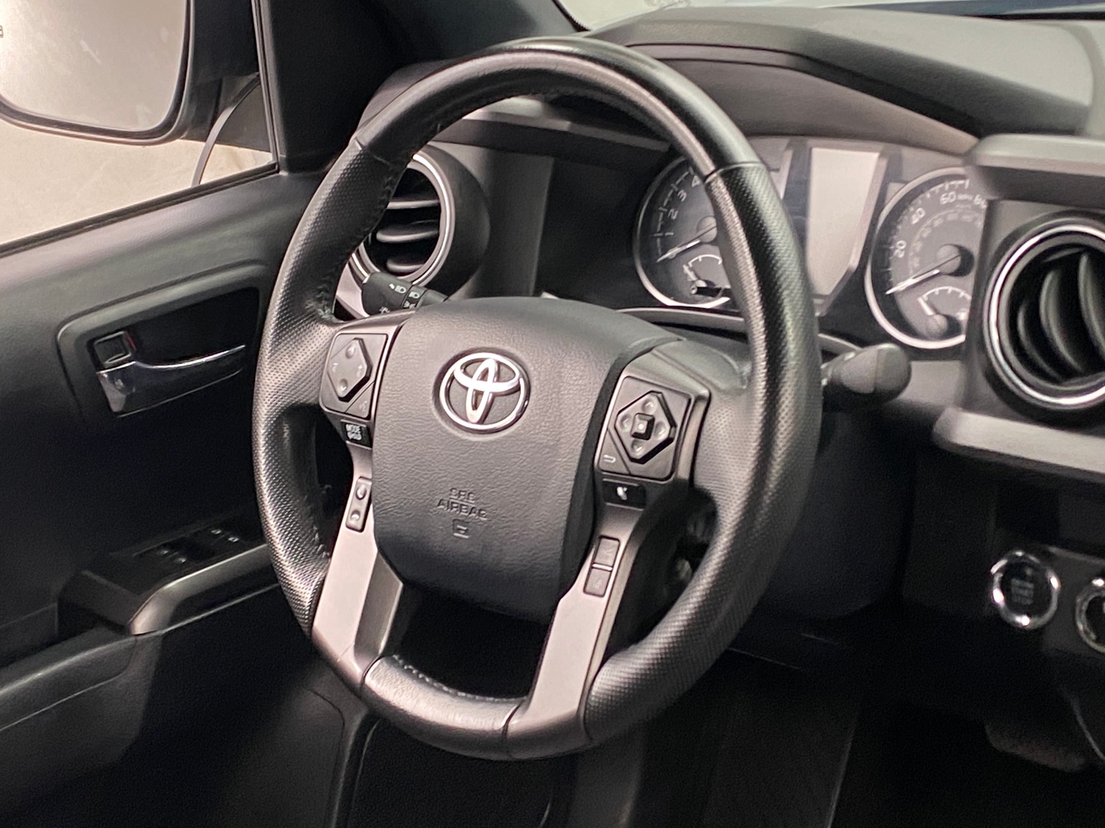 Thumbnail: 2019 Toyota Tacoma - 5