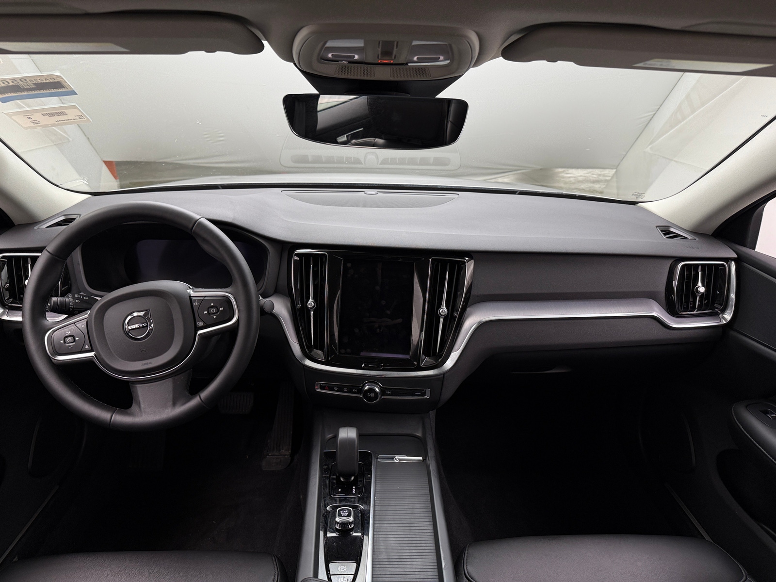 Thumbnail: 2025 Volvo S60 - 2