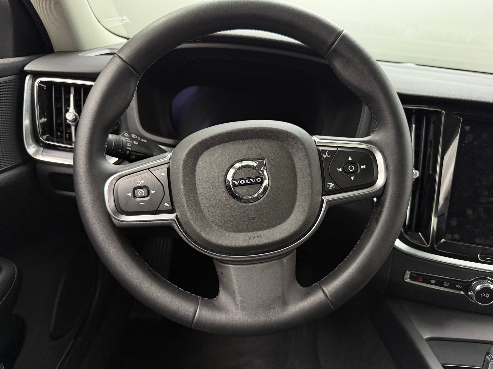 Thumbnail: 2025 Volvo S60 - 4