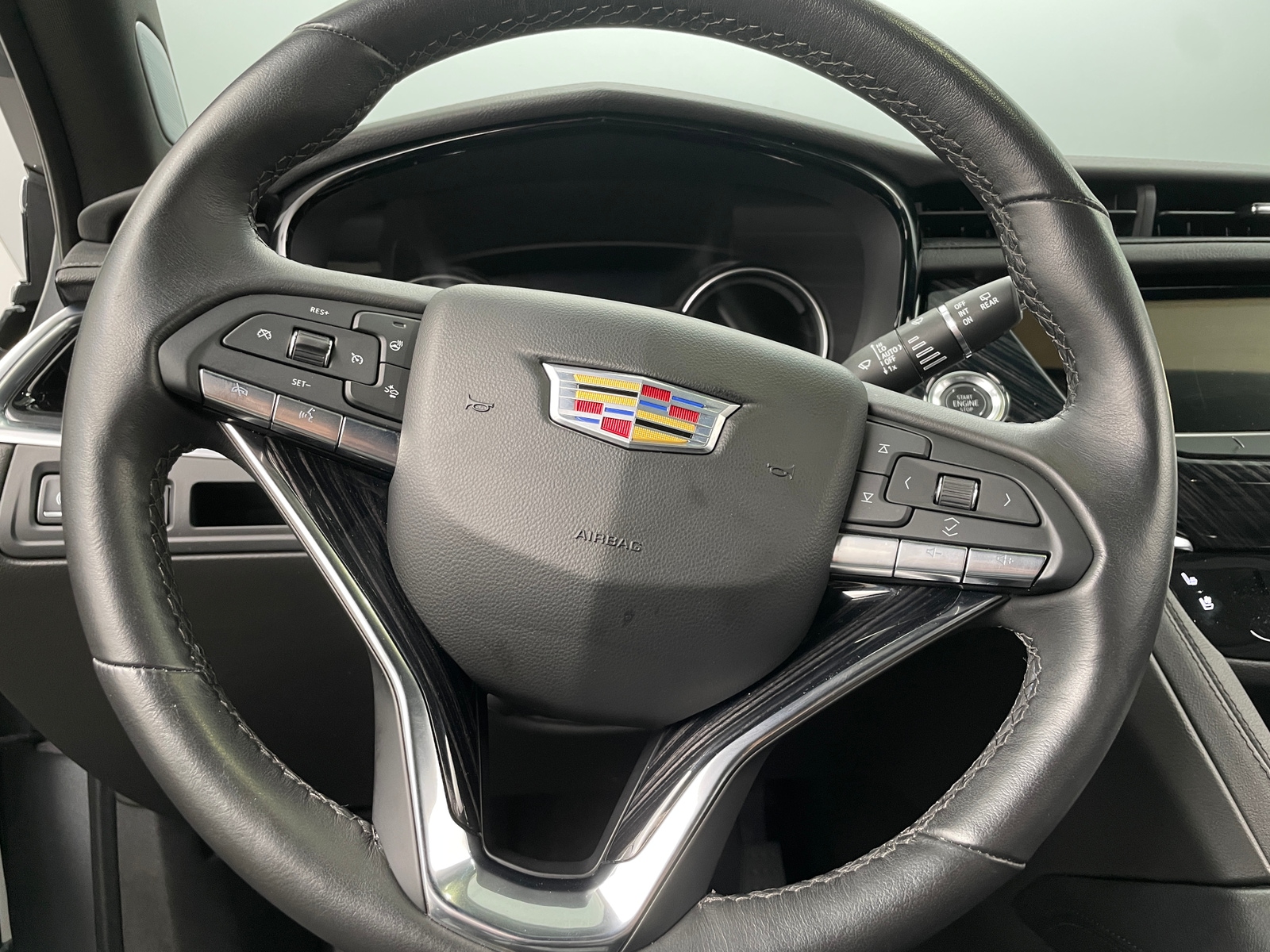 Thumbnail: 2025 Cadillac XT6 - 4