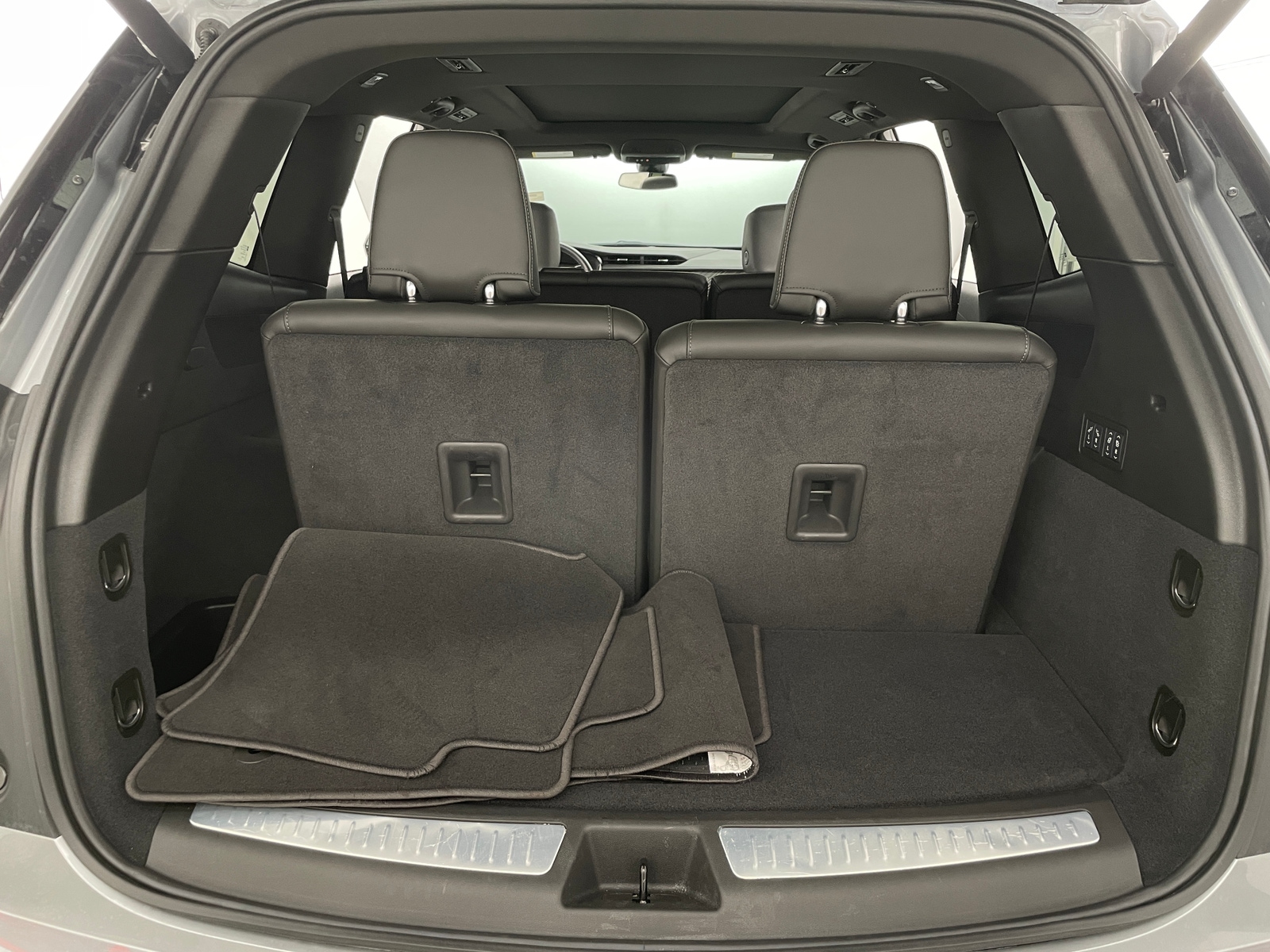 Thumbnail: 2025 Cadillac XT6 - 6