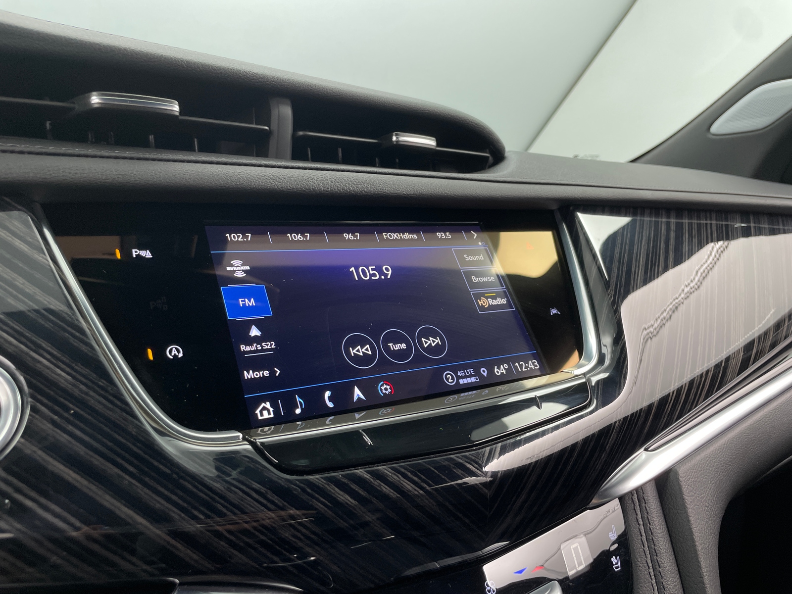Thumbnail: 2025 Cadillac XT6 - 3
