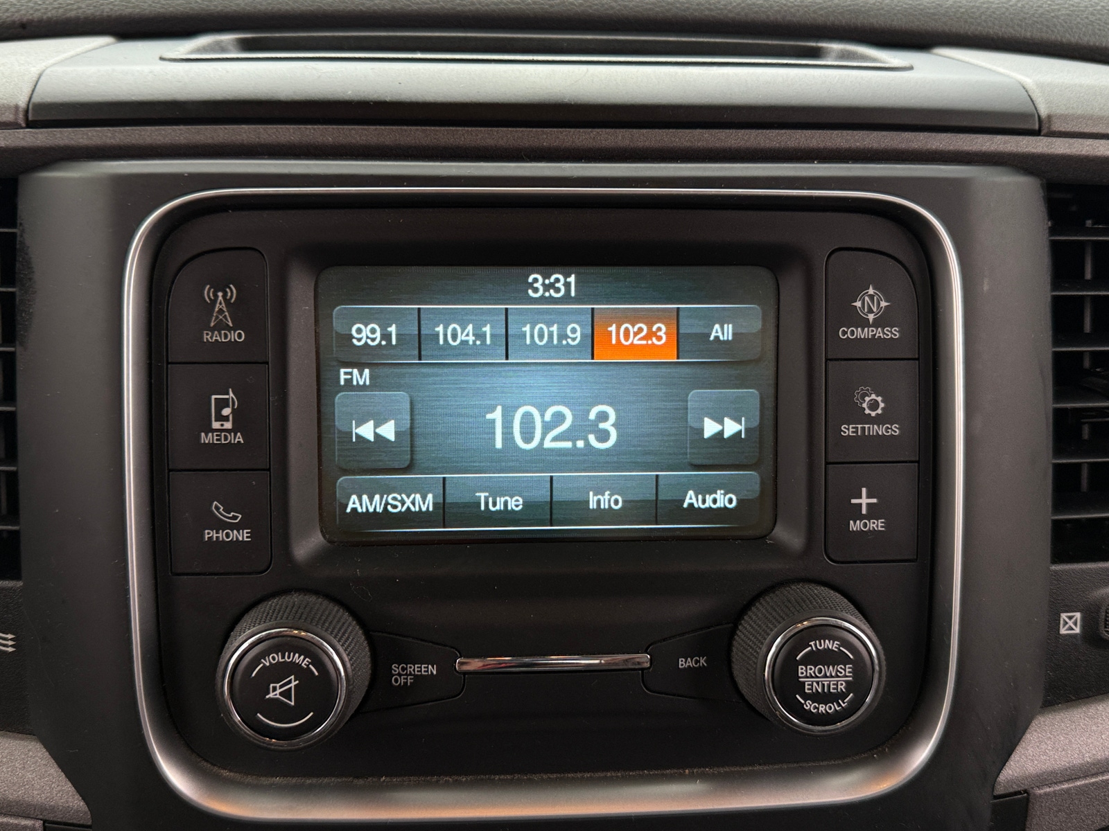 Thumbnail: 2019 RAM 1500 Classic - 4