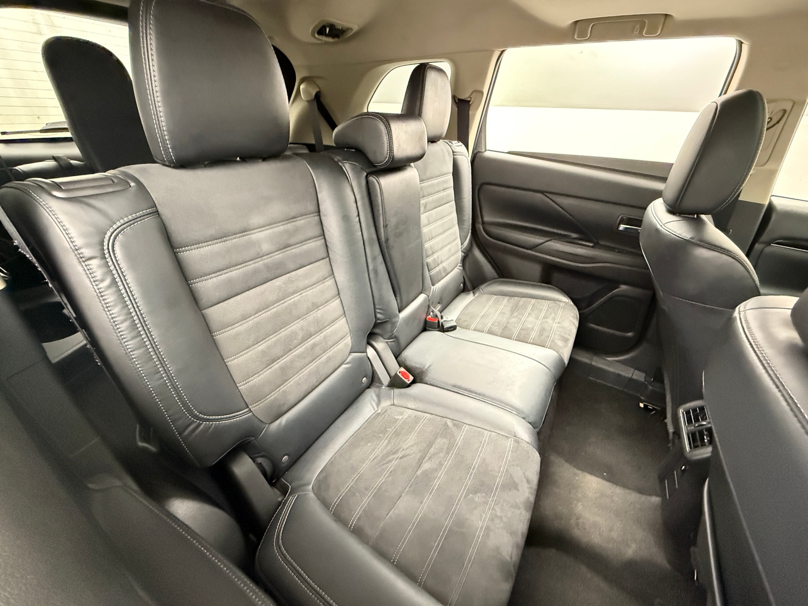 Thumbnail: 2019 Mitsubishi Outlander - 6