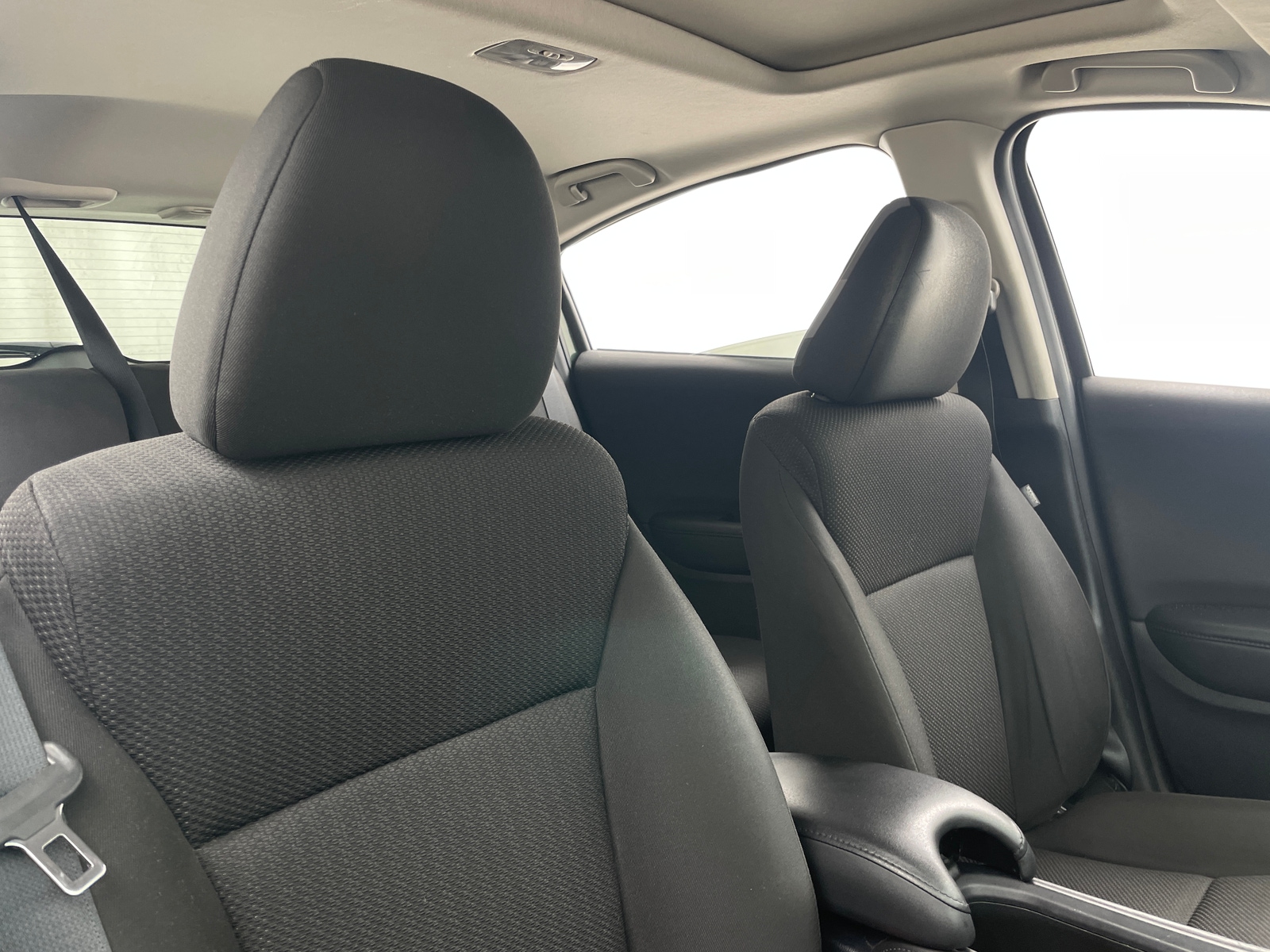 Thumbnail: 2017 Honda HR-V - 2