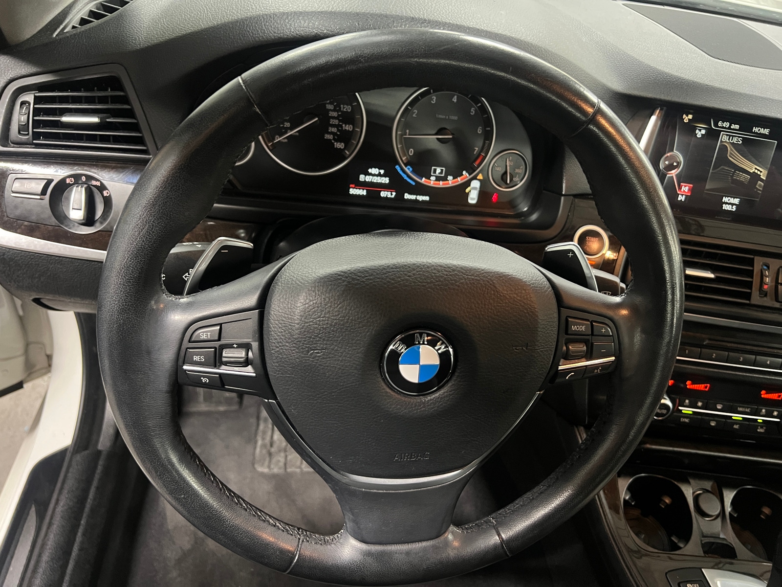 Thumbnail: 2016 BMW 5 Series - 4