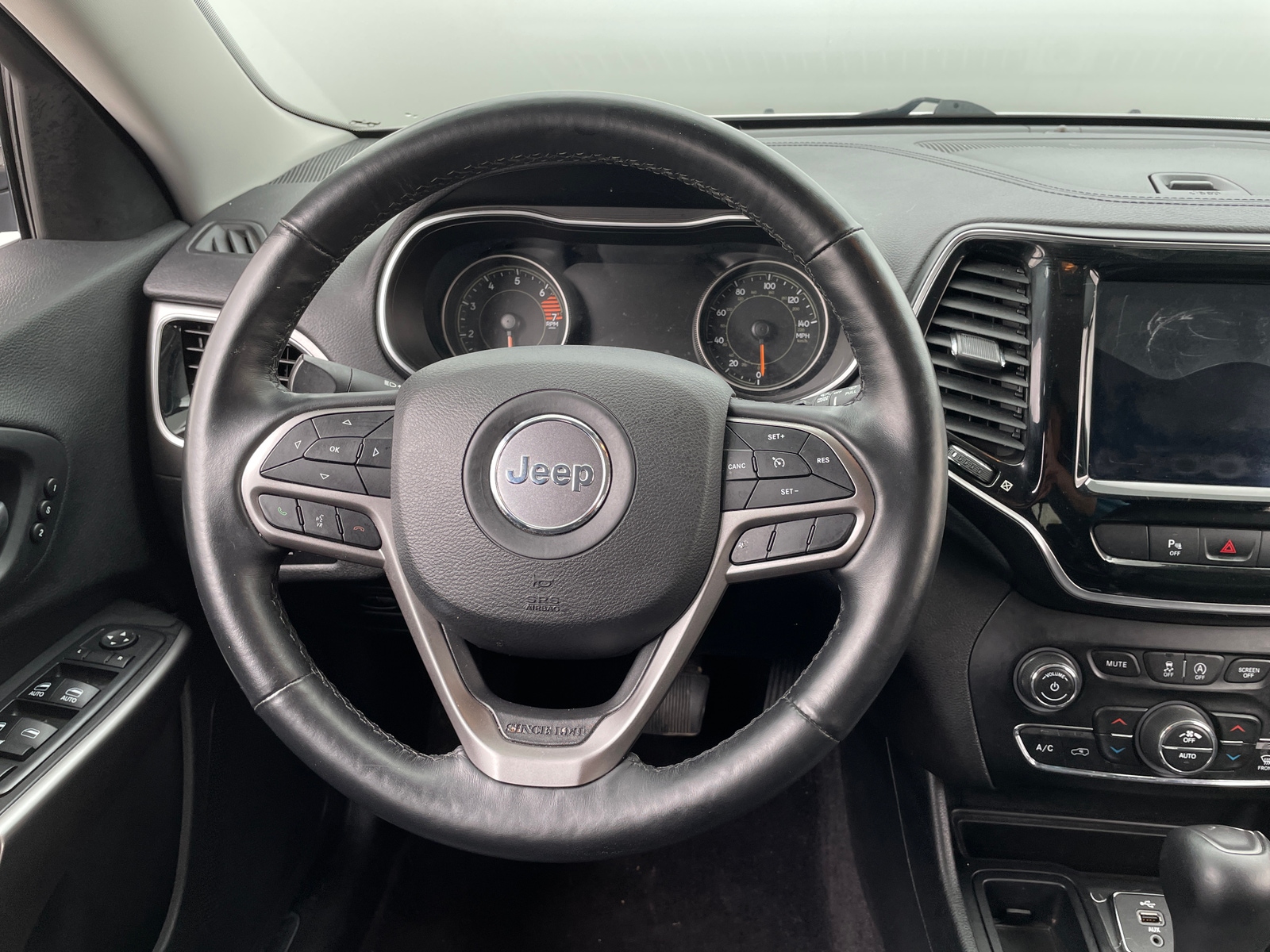Thumbnail: 2019 Jeep Cherokee - 4